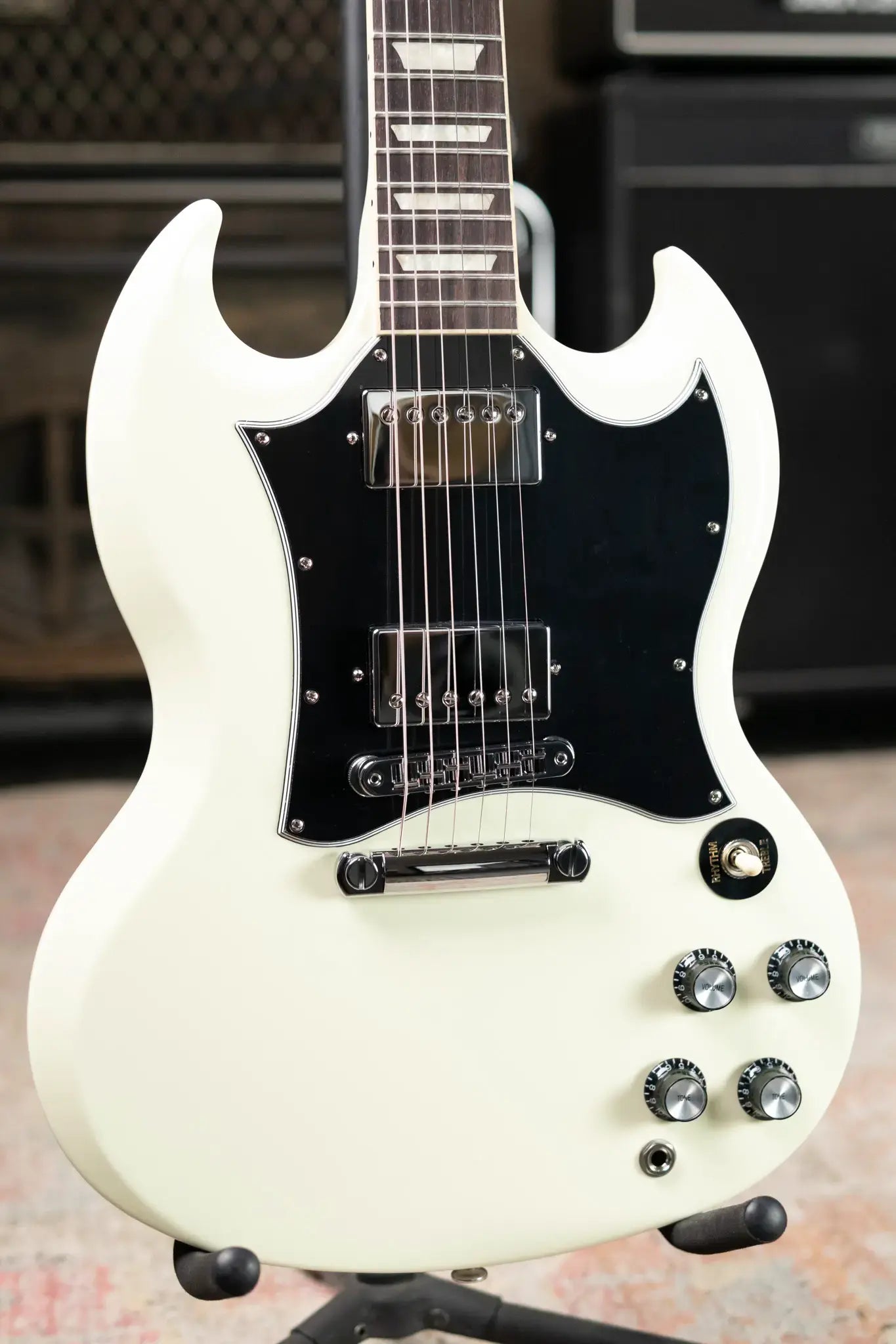 (Blemish, Reshoot as floor model?) Gibson SG Standard Electric Guitar - Classic White with Gig Bag