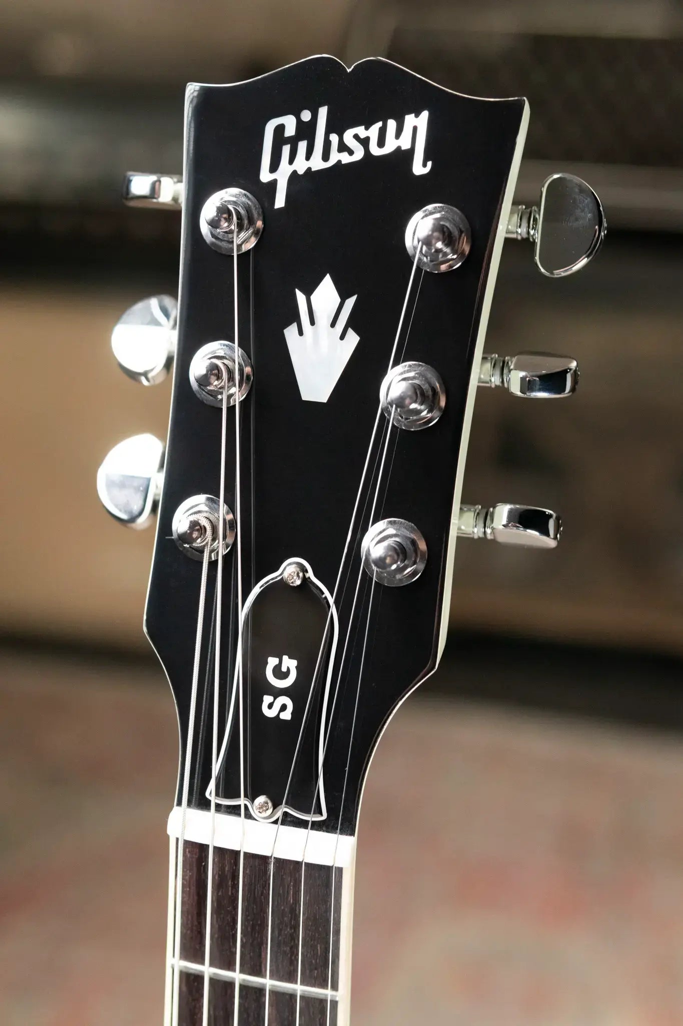 (Blemish, Reshoot as floor model?) Gibson SG Standard Electric Guitar - Classic White with Gig Bag