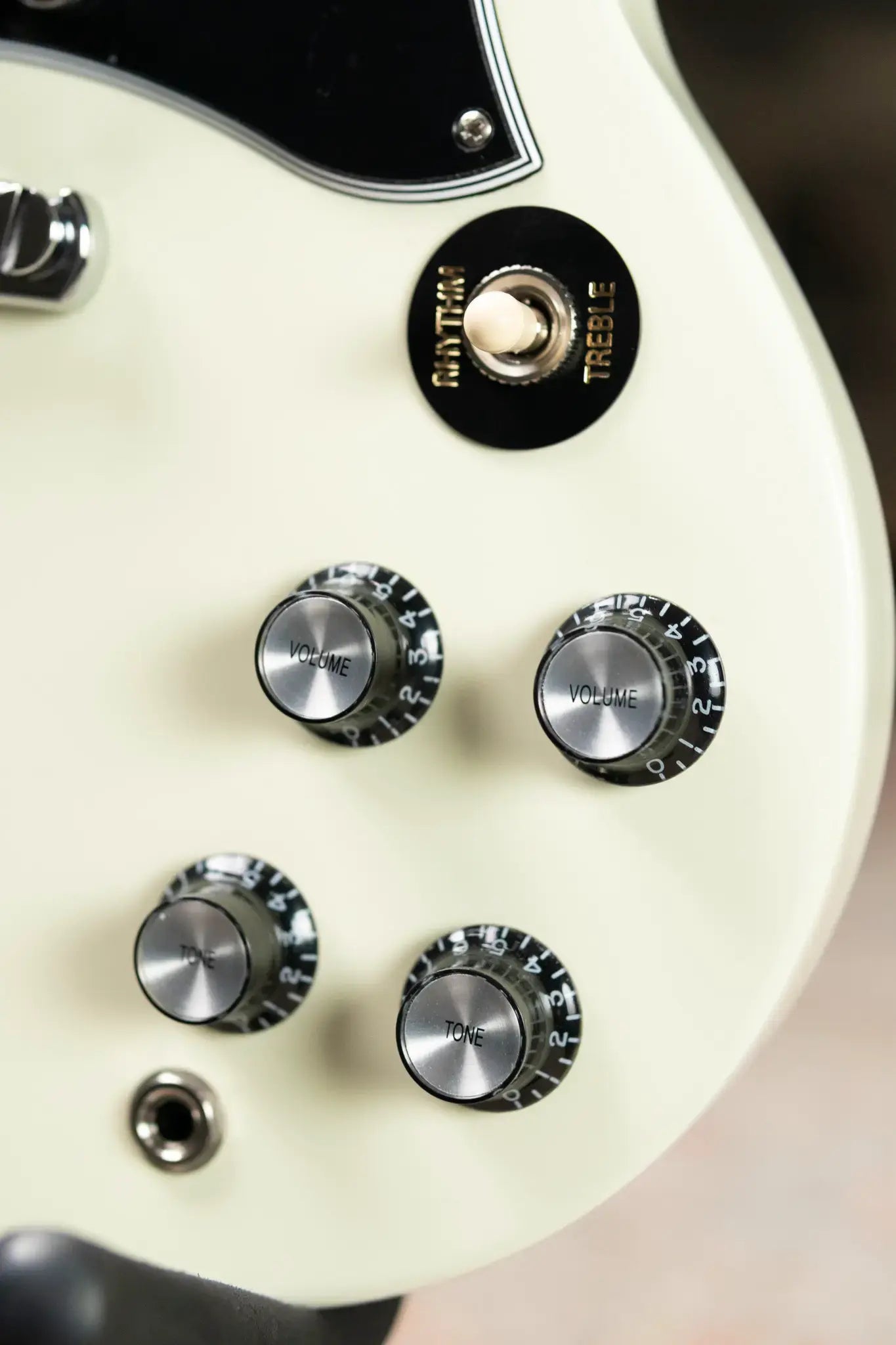 (Blemish, Reshoot as floor model?) Gibson SG Standard Electric Guitar - Classic White with Gig Bag