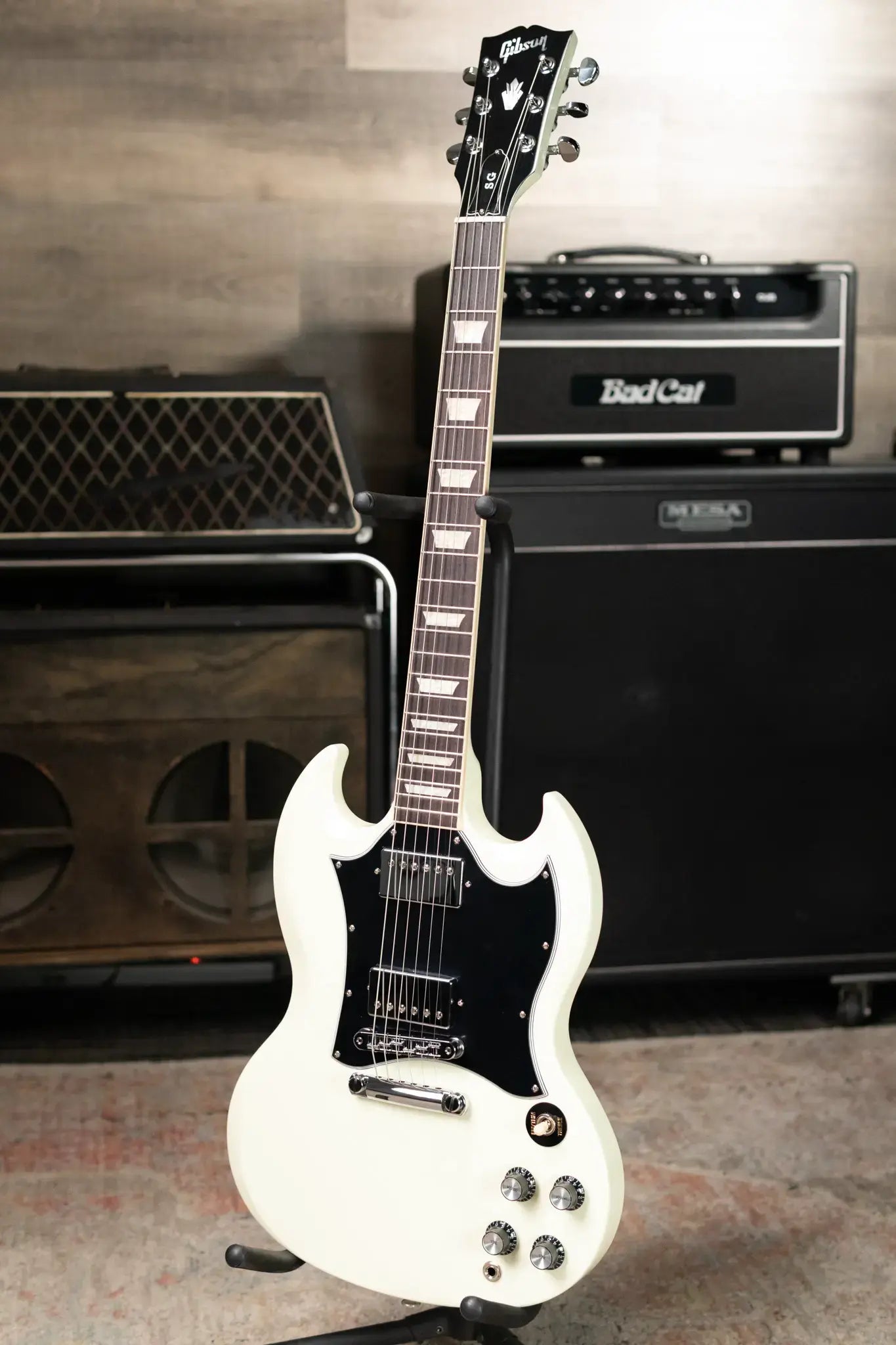 (Blemish, Reshoot as floor model?) Gibson SG Standard Electric Guitar - Classic White with Gig Bag