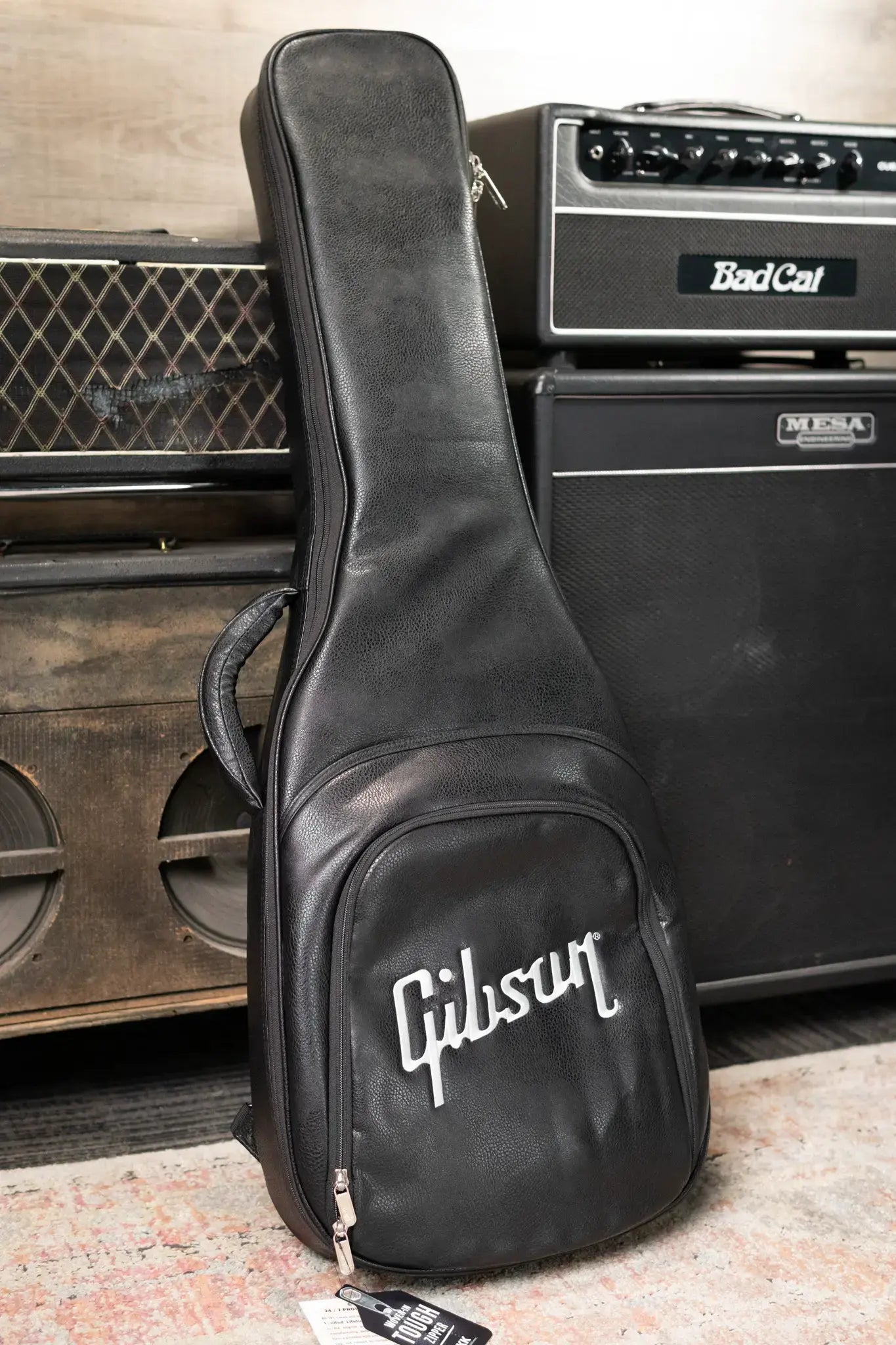 (Blemish, Reshoot as floor model?) Gibson SG Standard Electric Guitar - Classic White with Gig Bag