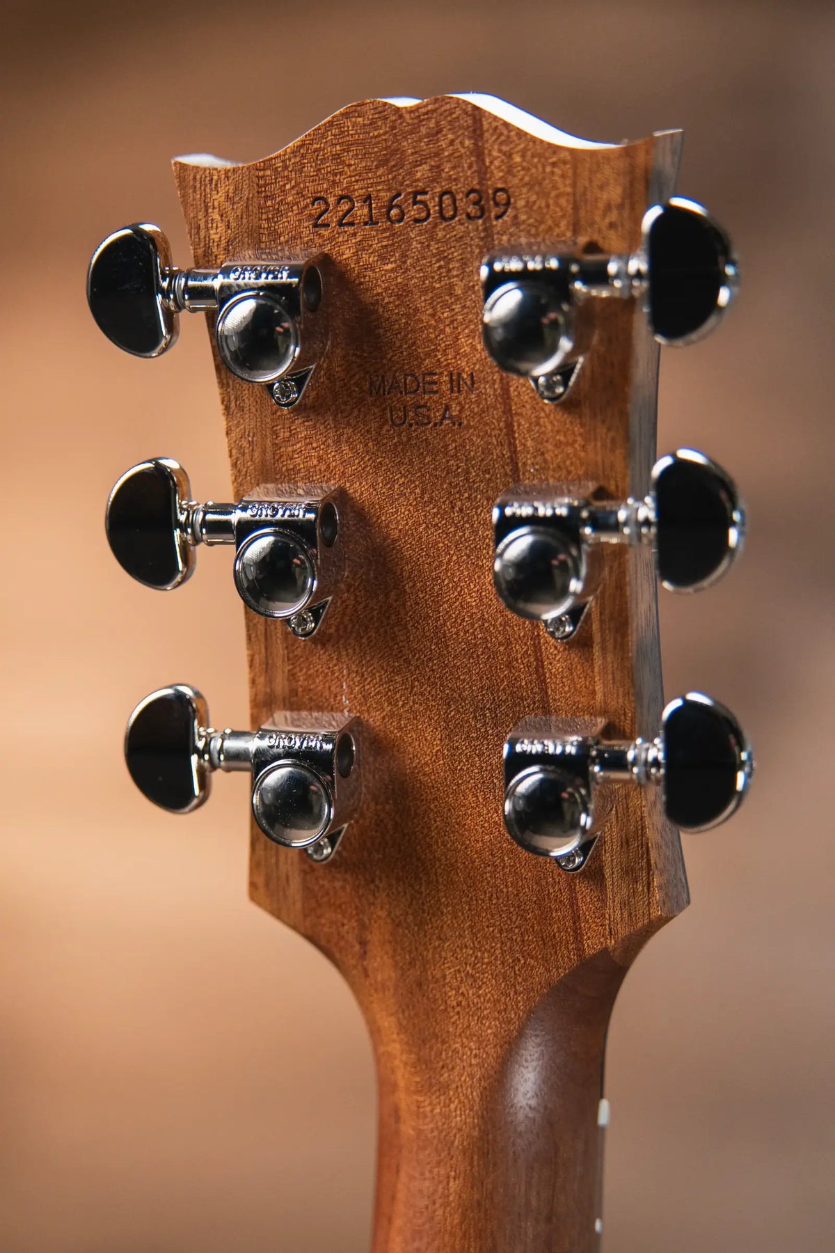 Gibson SJ-200 Studio Walnut Jumbo Acoustic/Electric Guitar - Natural with Hardshell Case