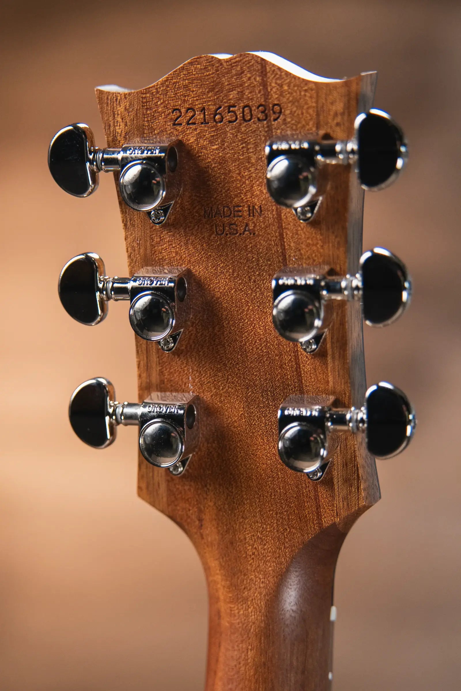Gibson SJ-200 Studio Walnut Jumbo Acoustic/Electric Guitar - Natural with Hardshell Case