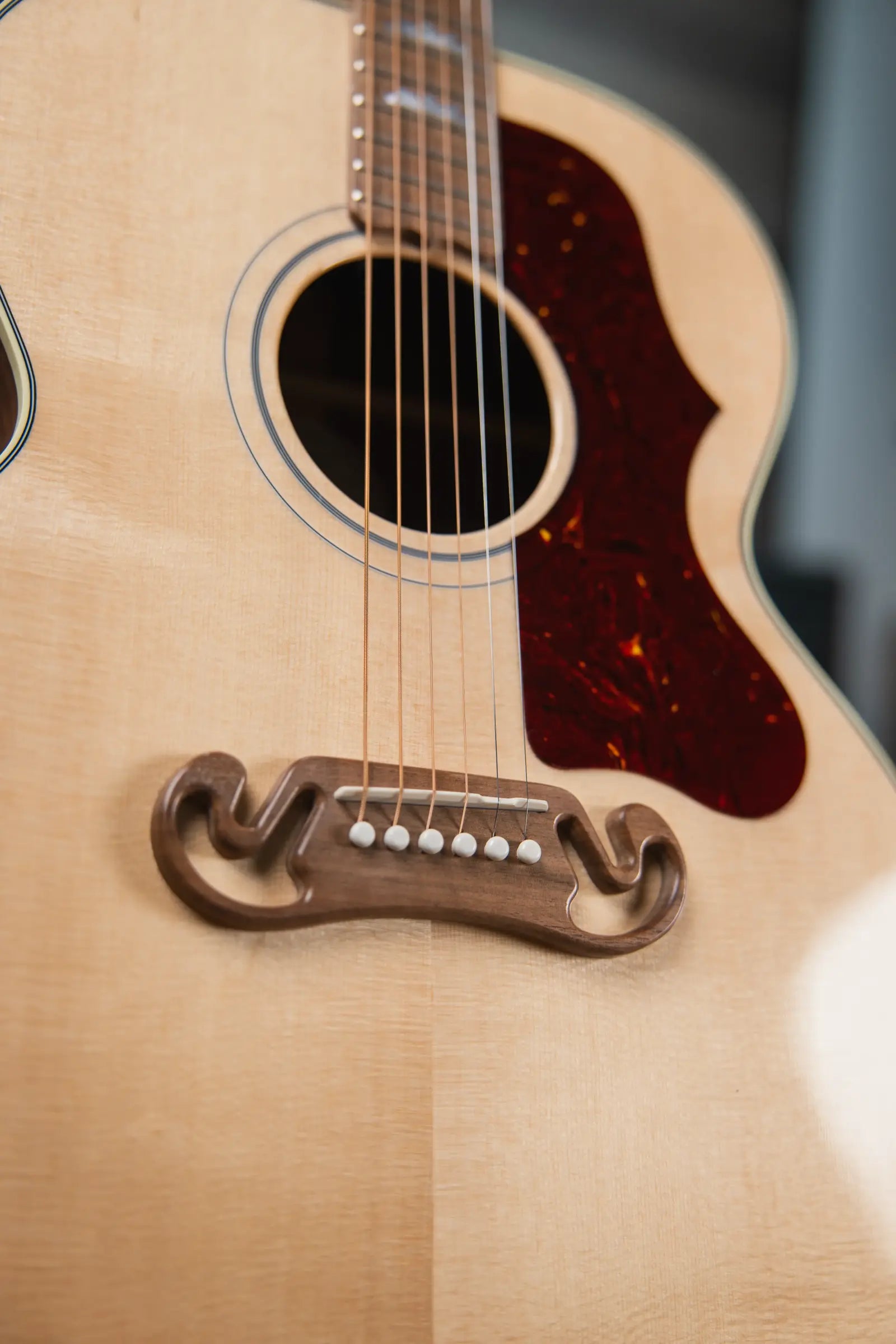 Gibson SJ-200 Studio Walnut Jumbo Acoustic/Electric Guitar - Natural with Hardshell Case