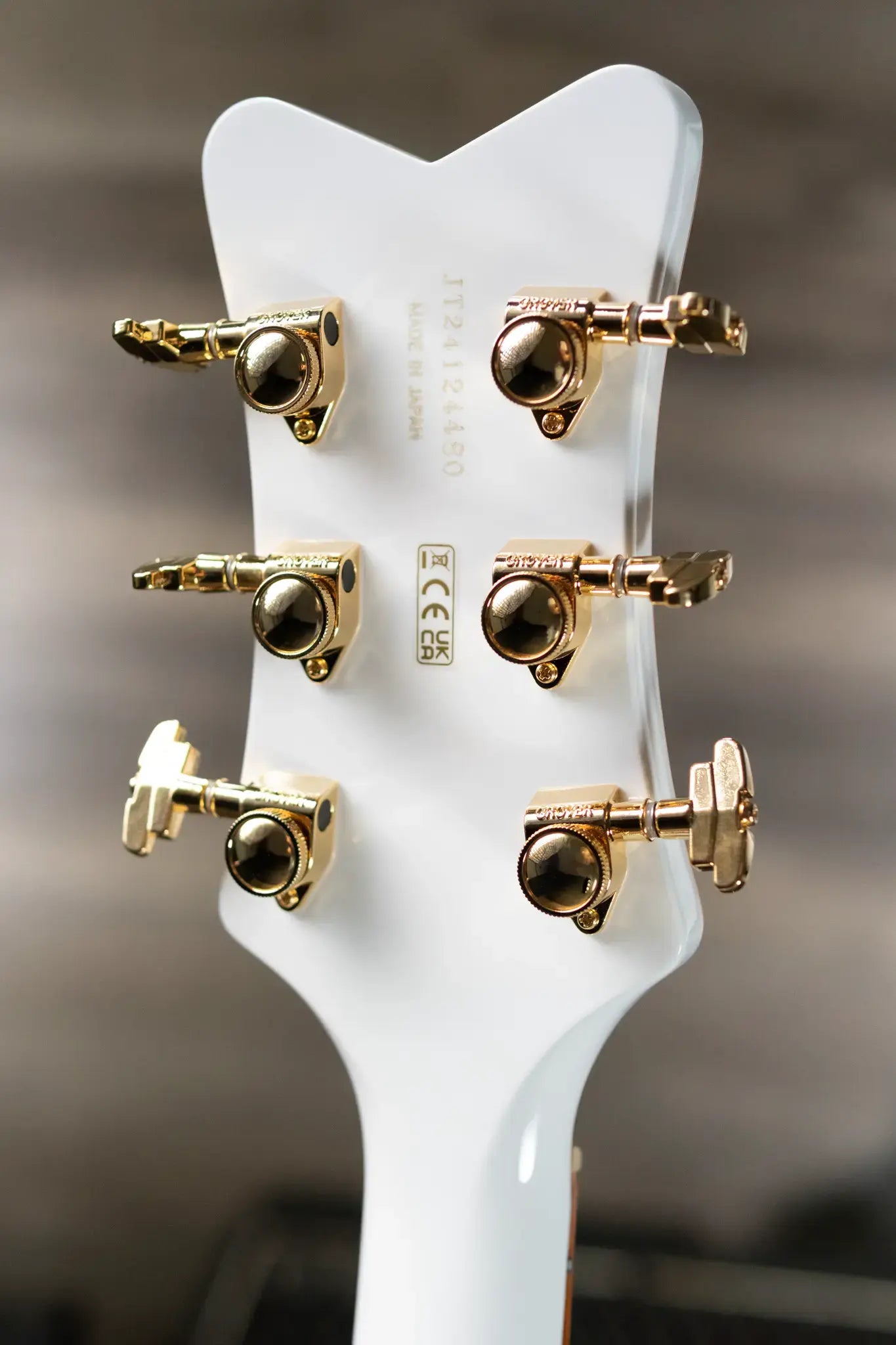Gretsch Falcon Hollow Body with String-Thru Bigsby and Gold Hardware, Ebony Fingerboard - White with Hardshell Case