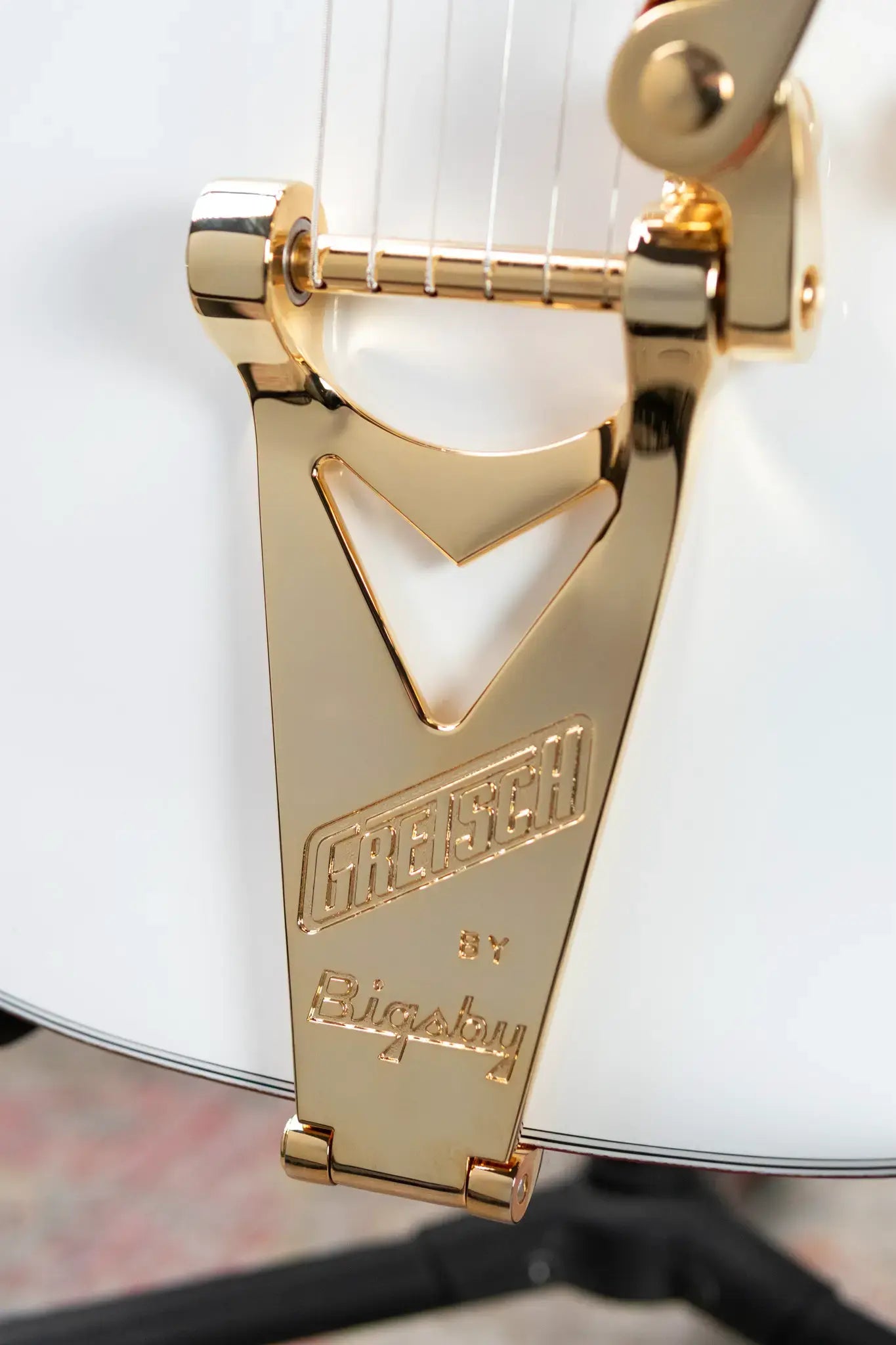 Gretsch Falcon Hollow Body with String-Thru Bigsby and Gold Hardware, Ebony Fingerboard - White with Hardshell Case