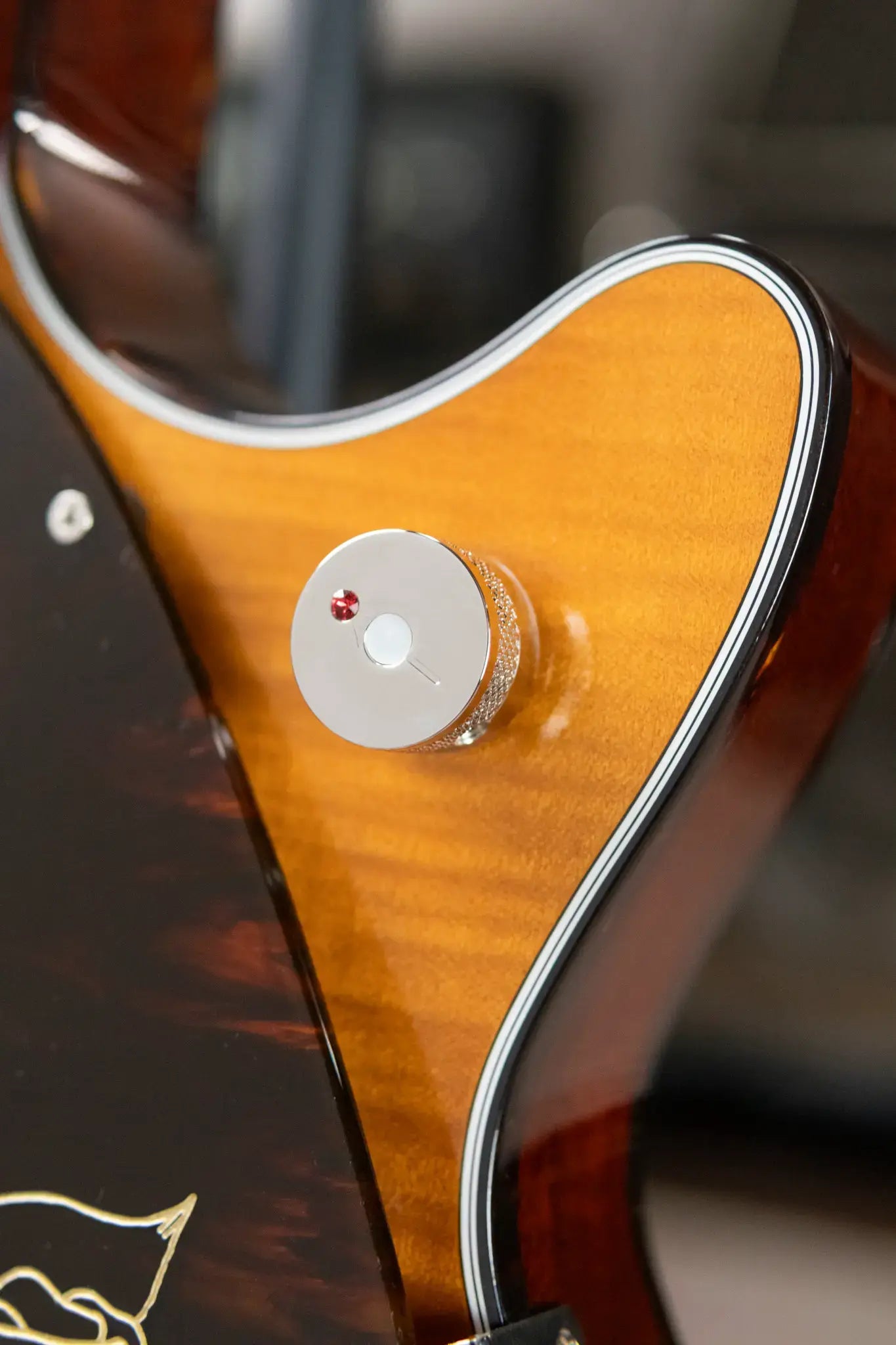 Gretsch G6134TFM-NH Nigel Hendroff Signature Penguin Electric Guitar - Amber Flame with Hardshell Case
