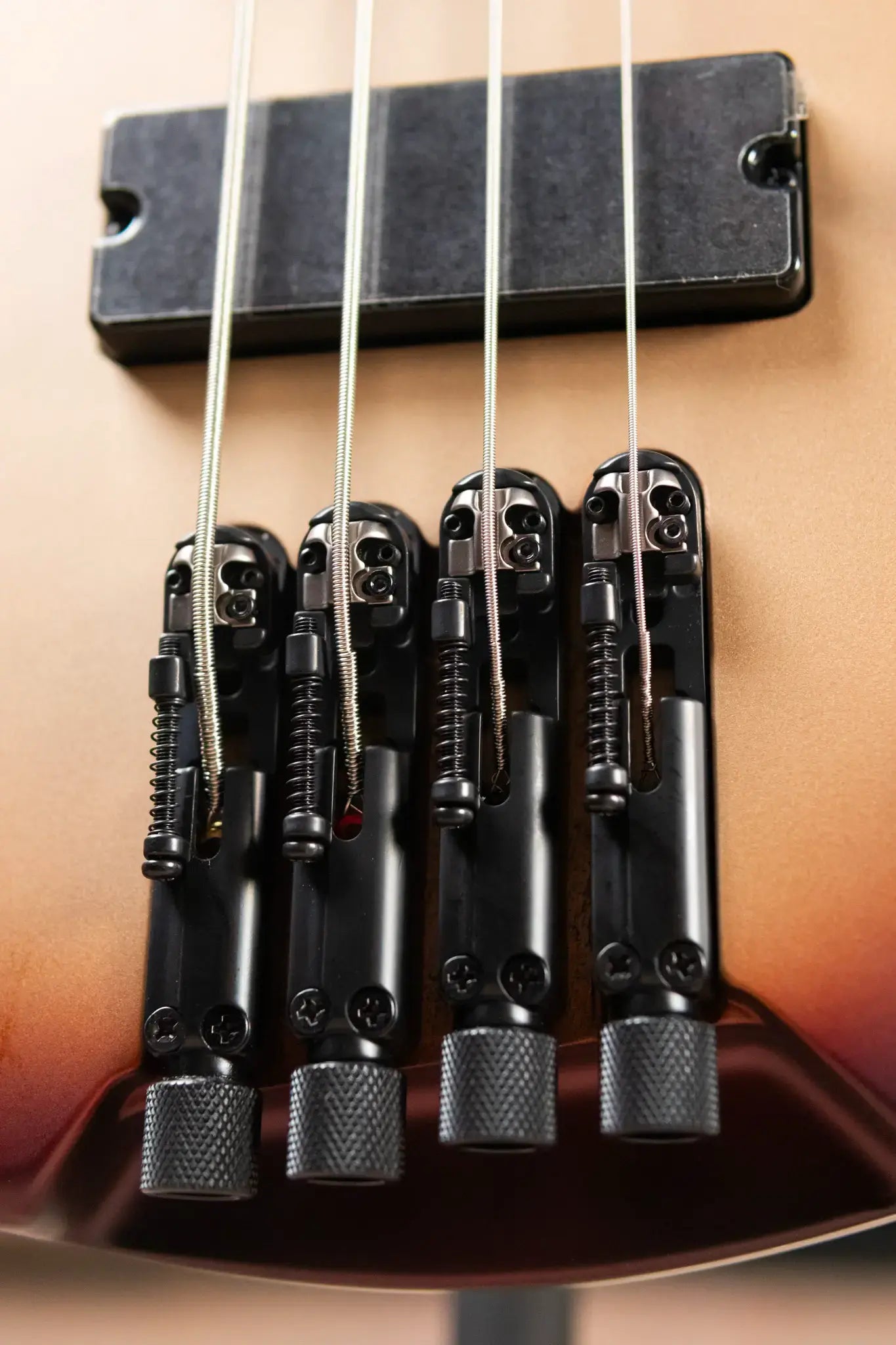 Ibanez EHB600CCM EHB Ergonomic Headless Bass - Charred Champagne Burst Matte