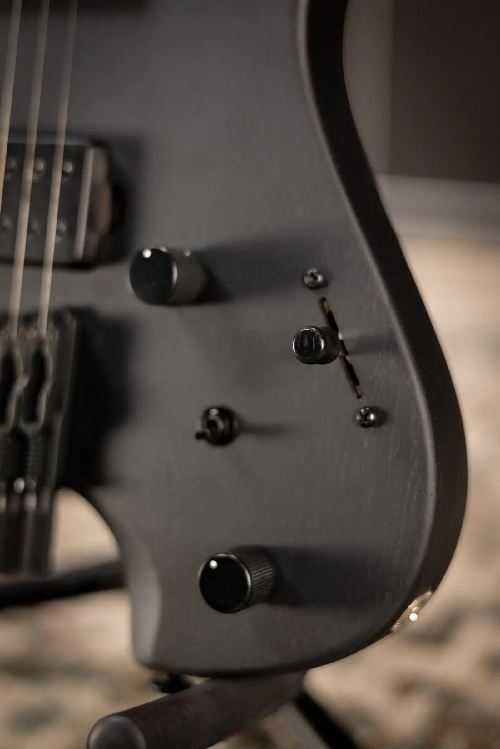 Ibanez QX52B Headless Electric Guitar - Weathered Black with Gig Bag