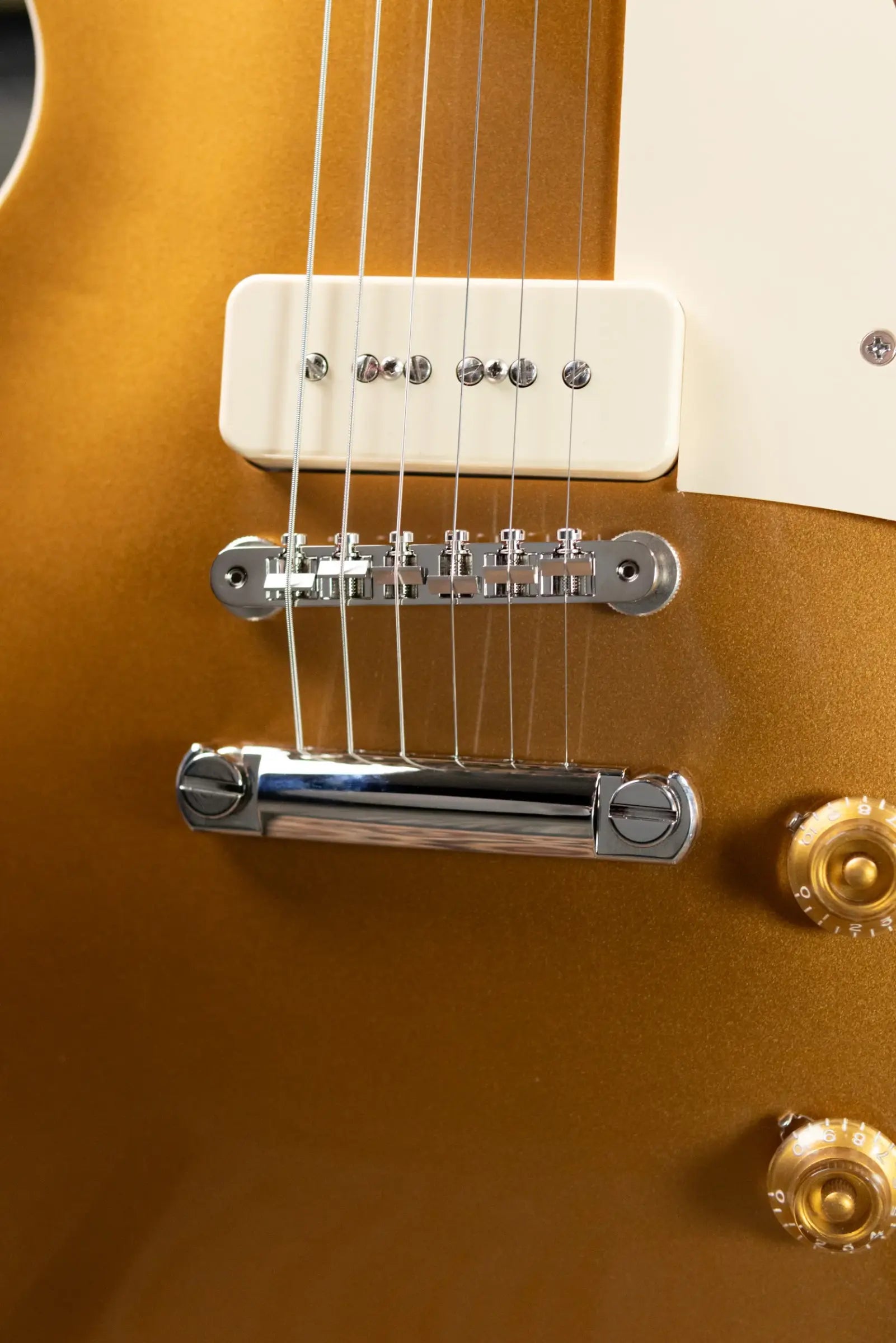 Gibson Les Paul Standard 50s P-90 Electric Guitar - Goldtop with Hardshell Case