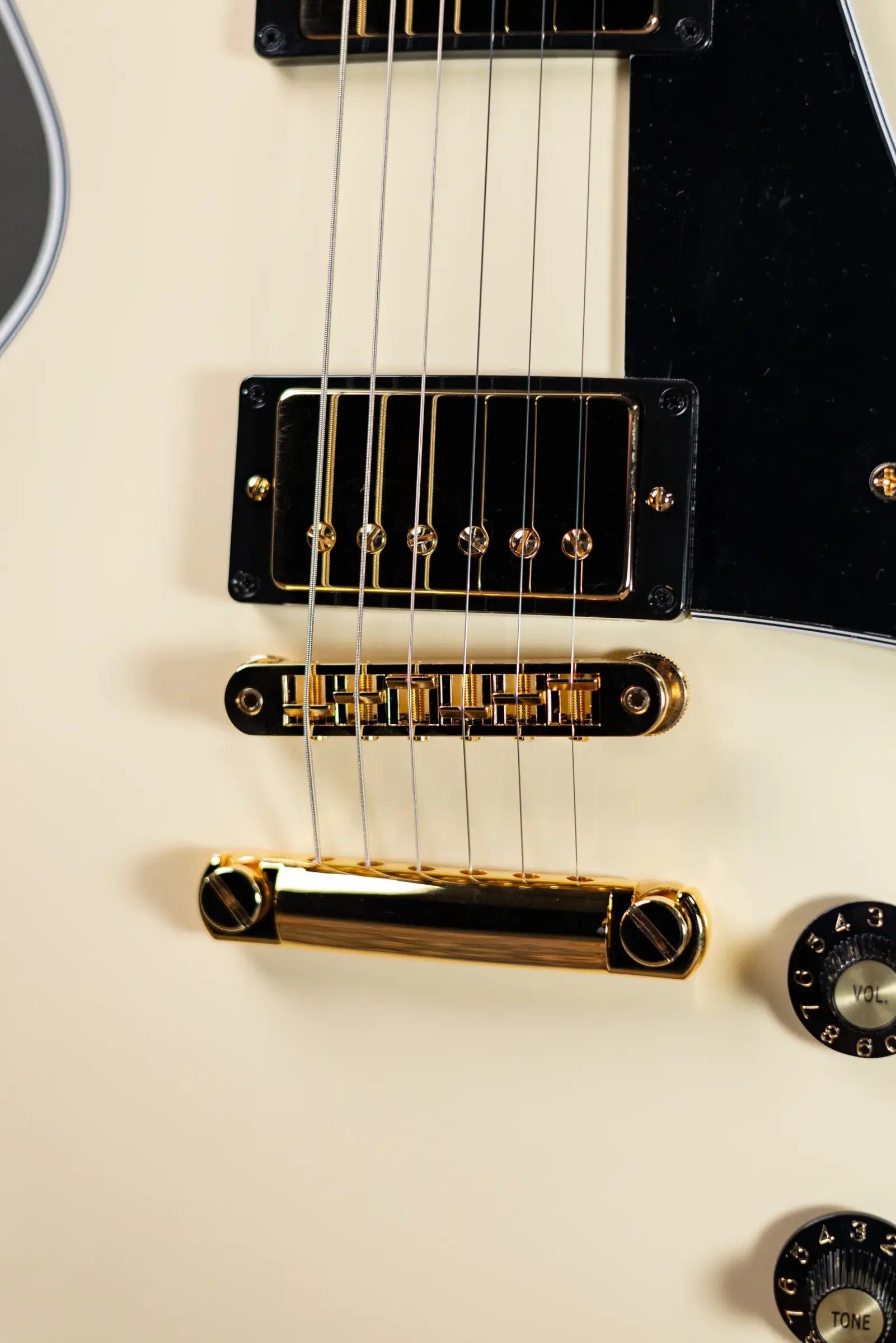 Gibson Les Paul Custom 70s Electric Guitar - Butter Cream with Hardshell Case