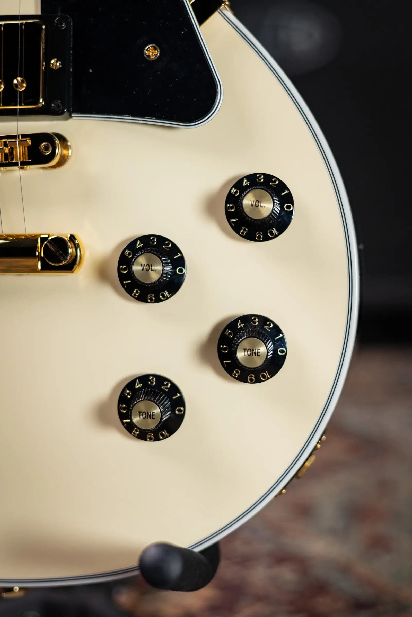 Gibson Les Paul Custom 70s Electric Guitar - Butter Cream with Hardshell Case