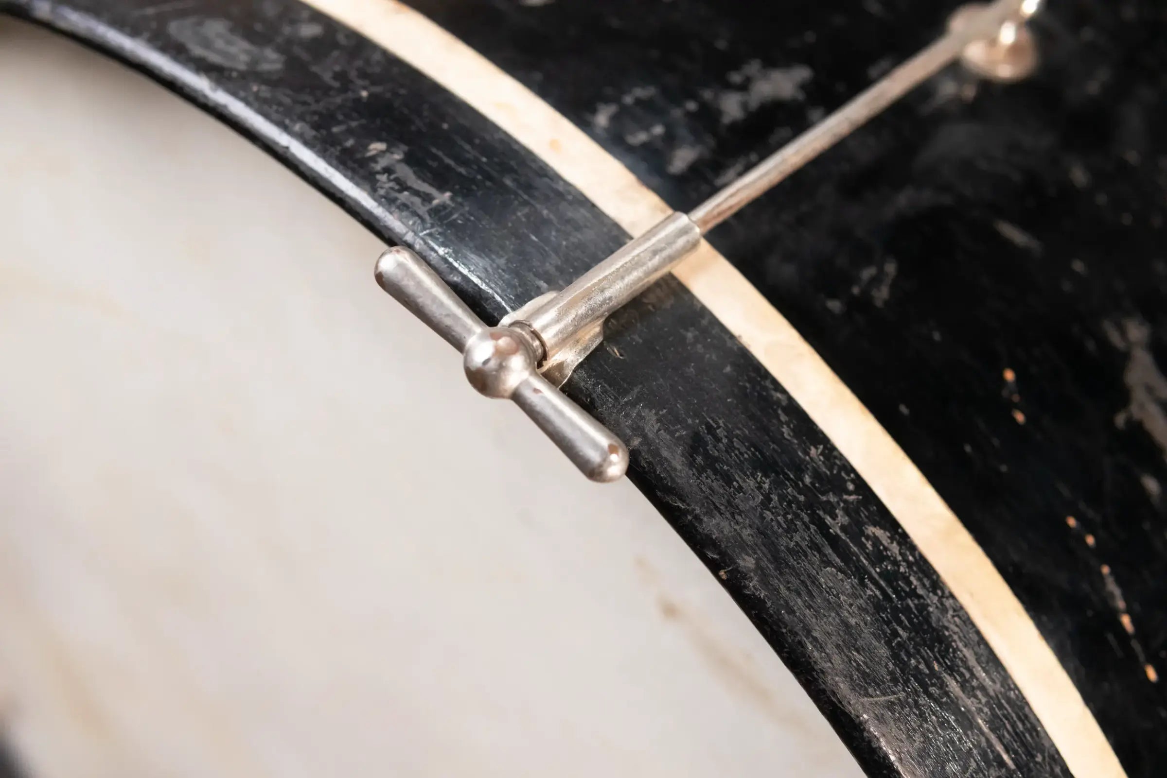 Ludwig 1920's 26"x11" Bass Drum with Original Heads - Black