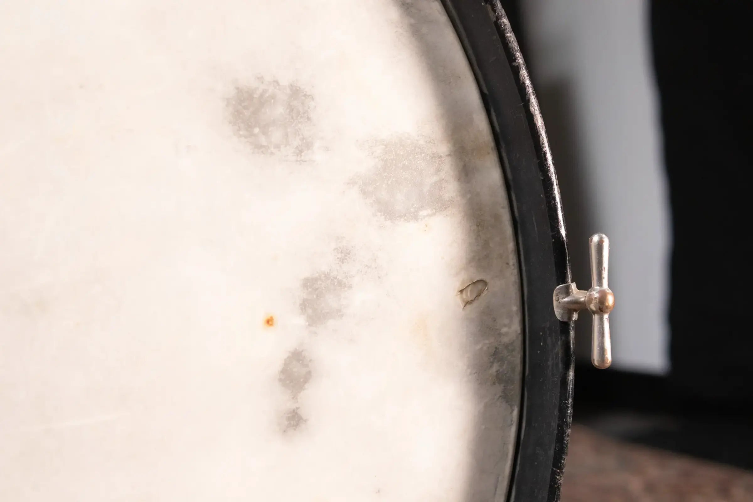 Ludwig 1920's 26"x11" Bass Drum with Original Heads - Black