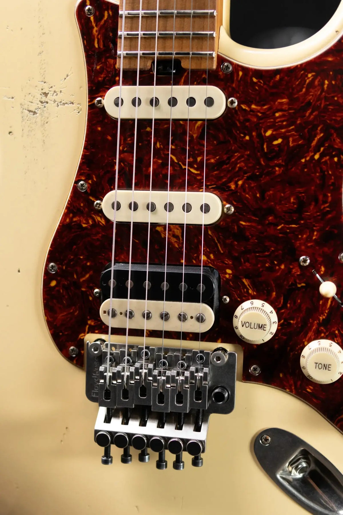 Luxxtone Choppa S HSS Electric Guitar - Cream with Hardshell Case