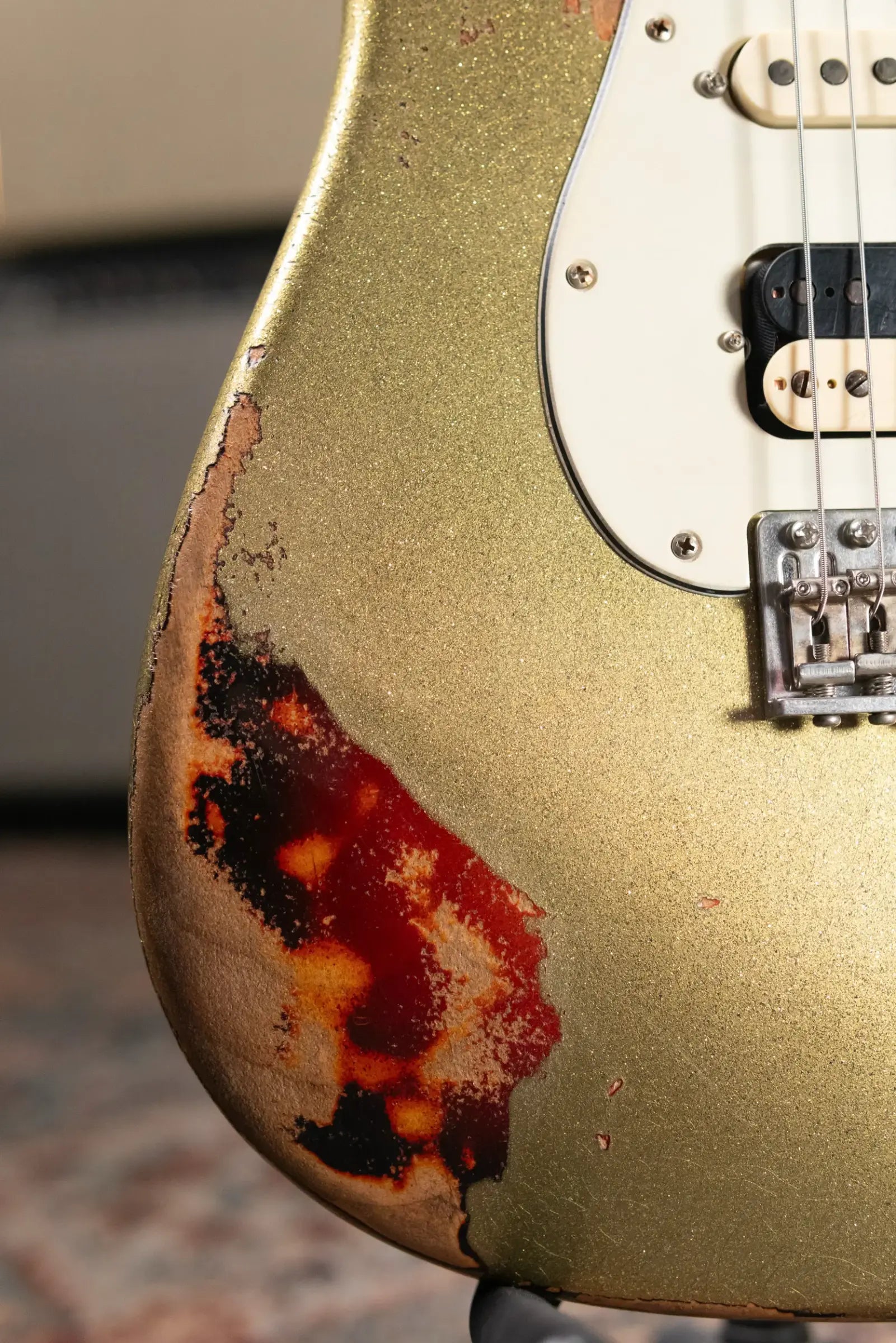 Luxxtone Choppa S HSS Electric Guitar - Gold Sparkle over 3-Tone Sunburst with Hardshell Case