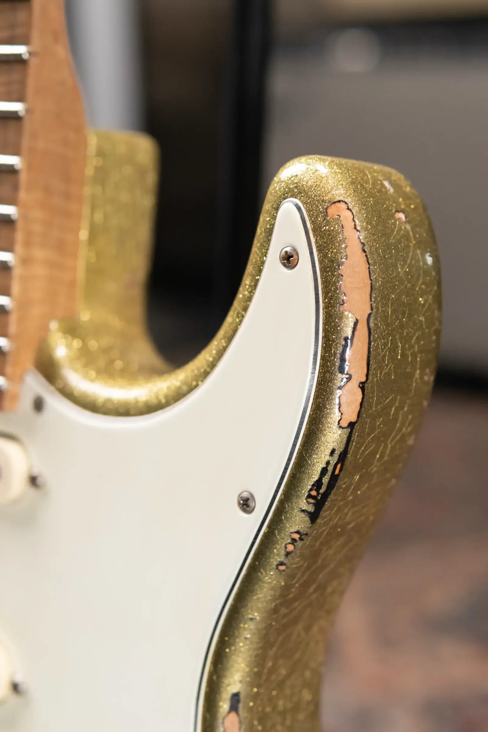 Luxxtone Choppa S HSS Electric Guitar - Gold Sparkle over 3-Tone Sunburst with Hardshell Case