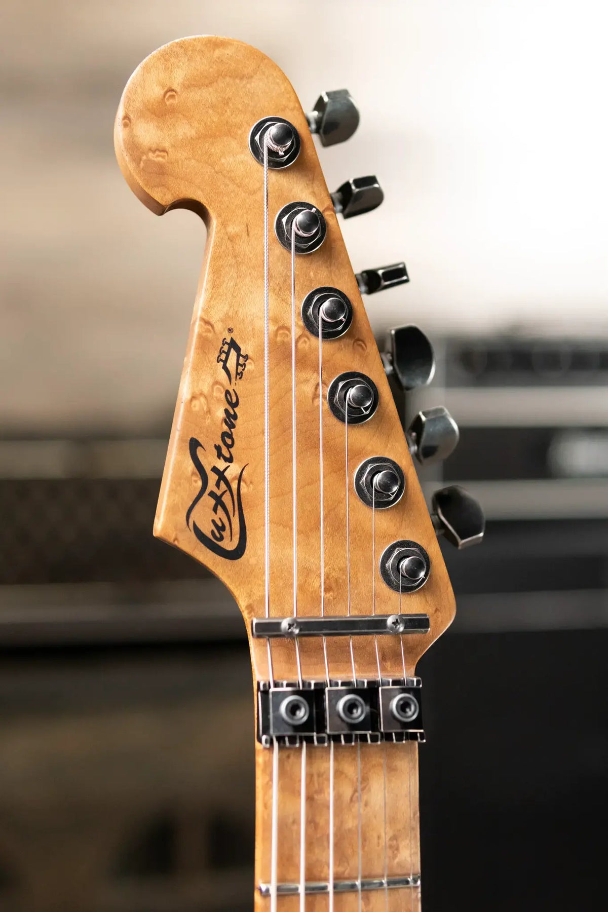 Luxxtone Ghost Electric Guitar - Wild Bill Art with Hardshell Case