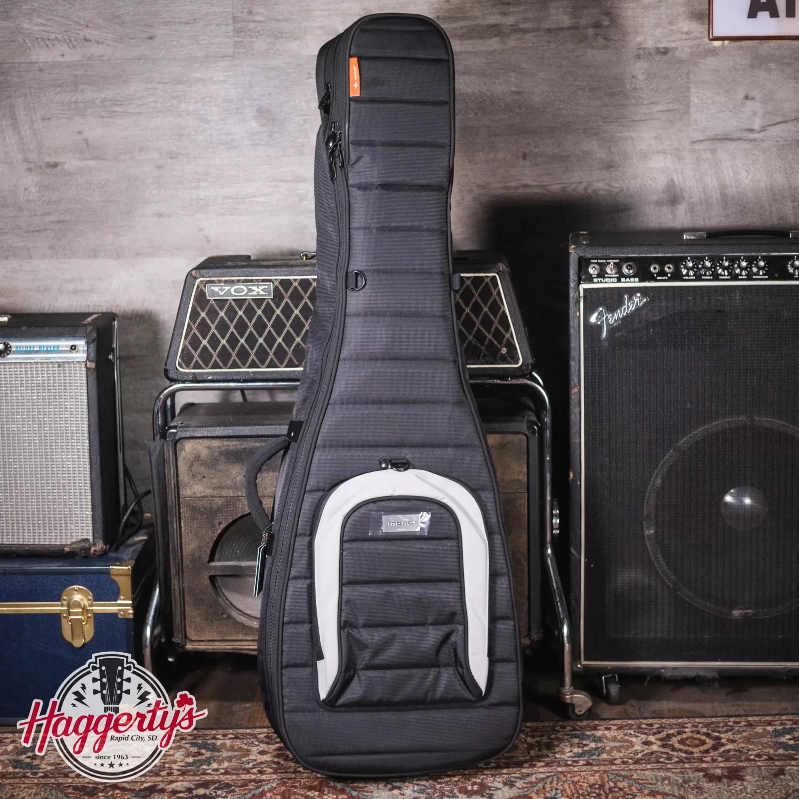MONO Classic Dual Bass Guitar Case Black haggertys 1