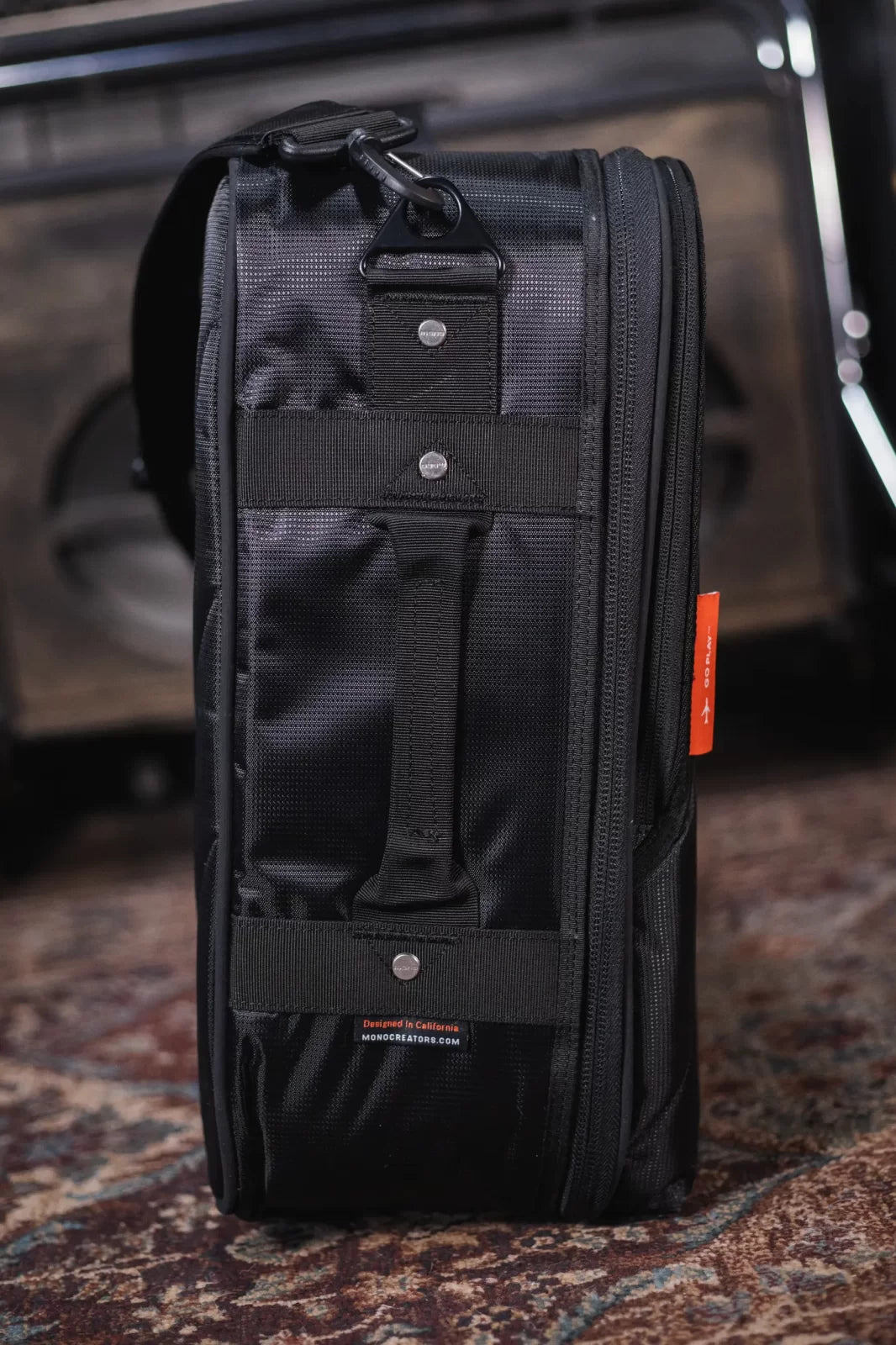 MONO Pedalboard Medium Silver + Tour Accessory Case 2.0 Black - Open Box