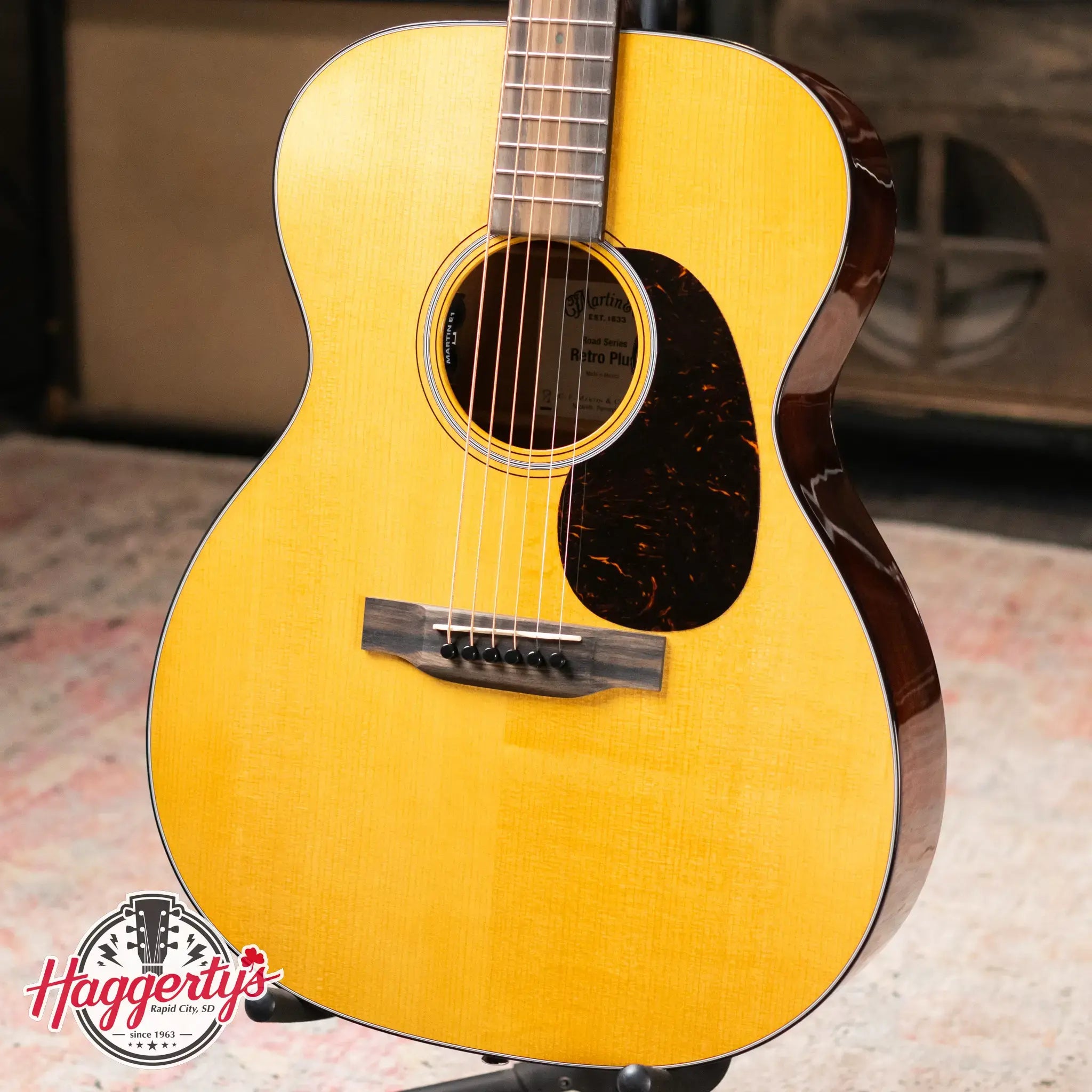 Martin 000E Retro Plus Acoustic/Electric Guitar with Gig Bag