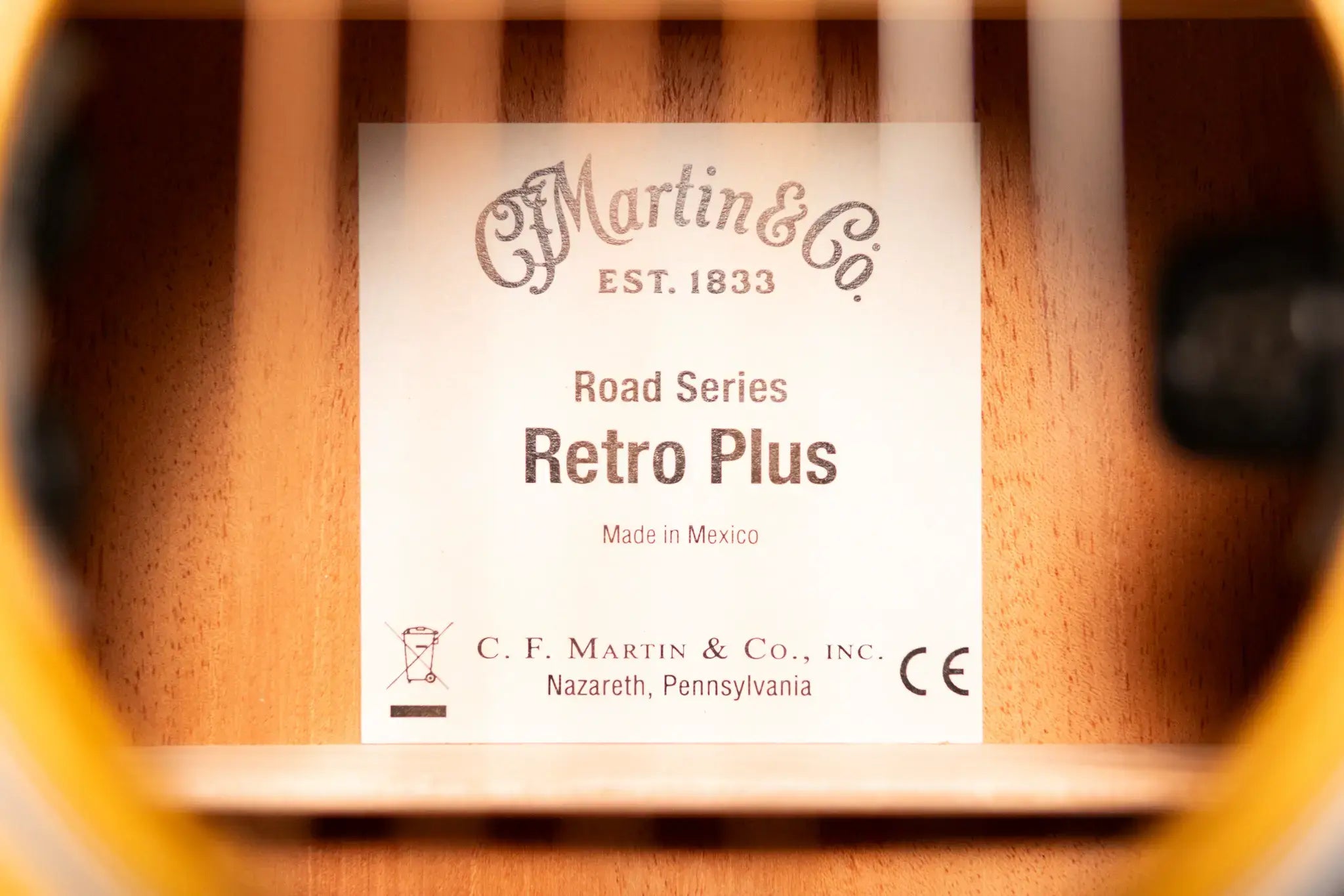 Martin 000E Retro Plus Acoustic/Electric Guitar with Gig Bag