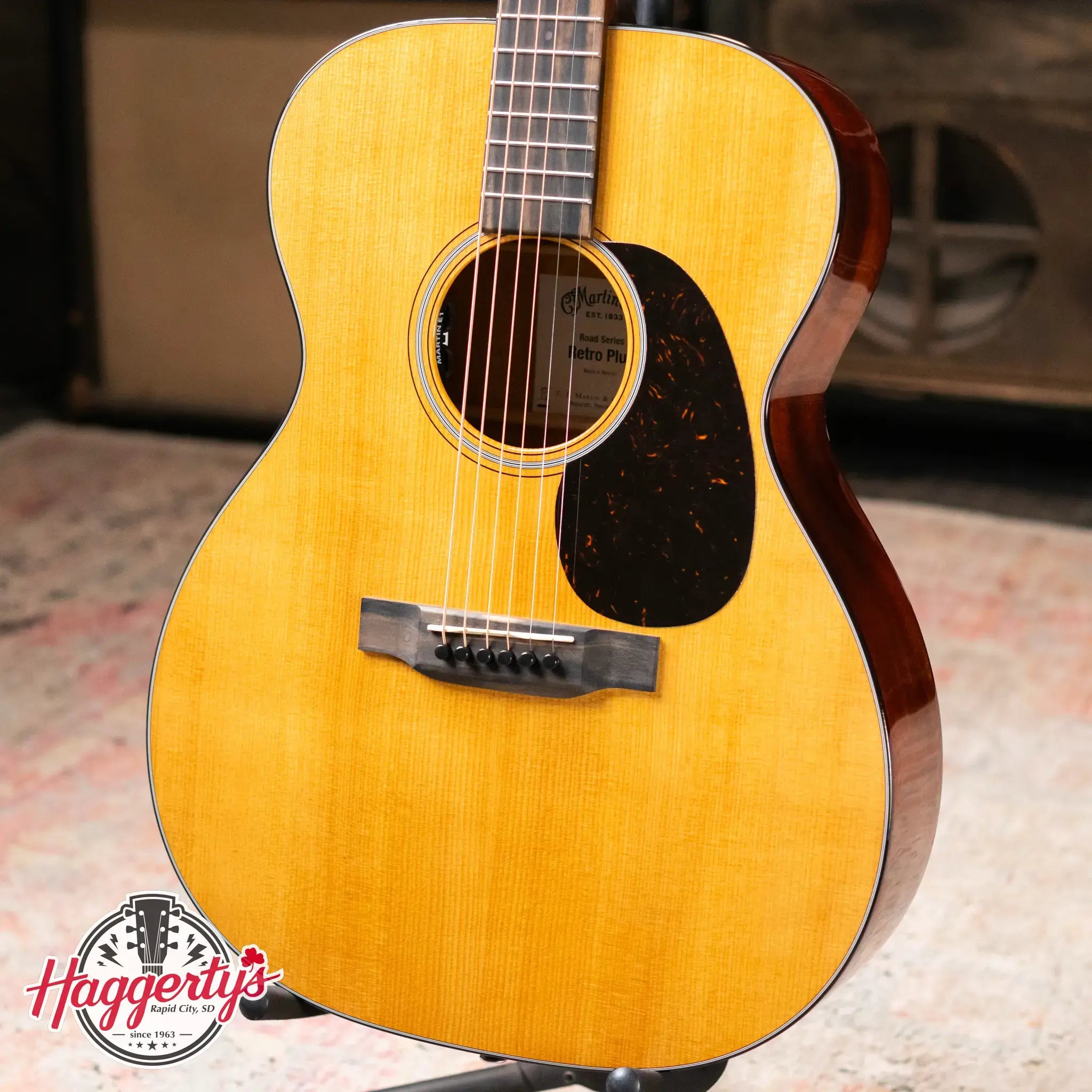 Martin 000E Retro Plus Acoustic/Electric Guitar with Gig Bag