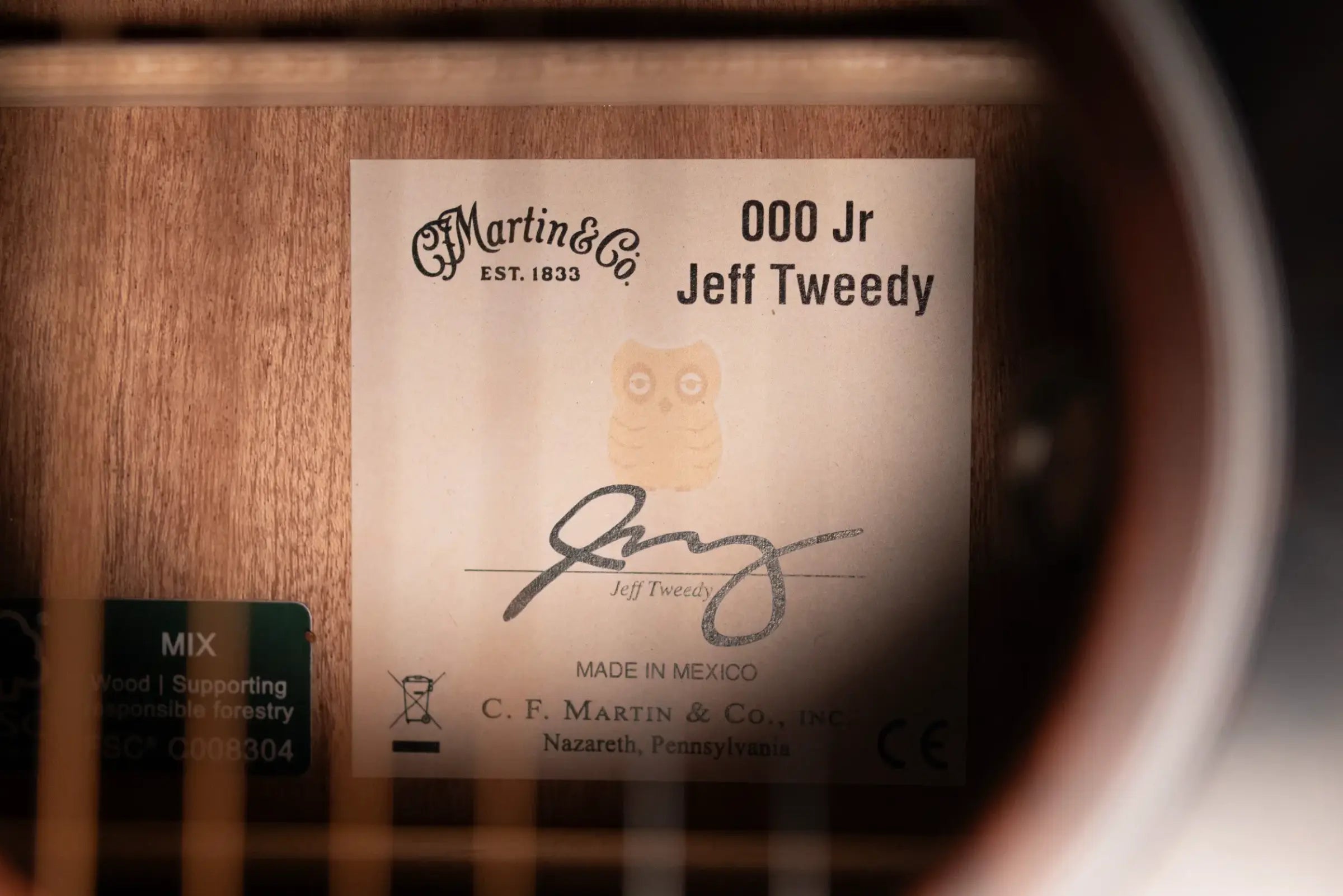 Martin 000Jr-E Jeff Tweedy Signature Acoustic/Electric Guitar with Gig Bag