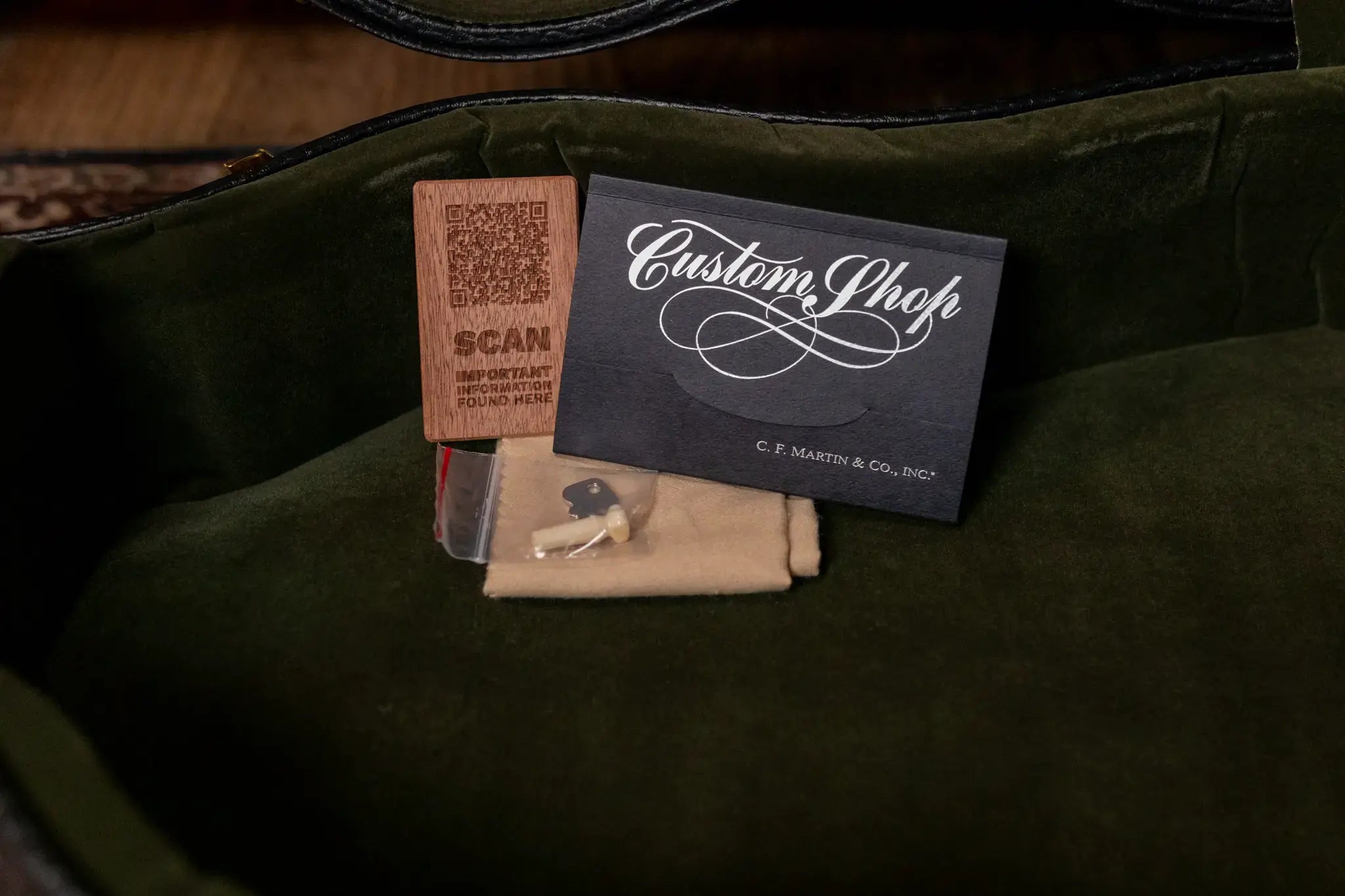 Martin 000-14F Acoustic - Wild Grain East Indian Rosewood with Hardshell Case