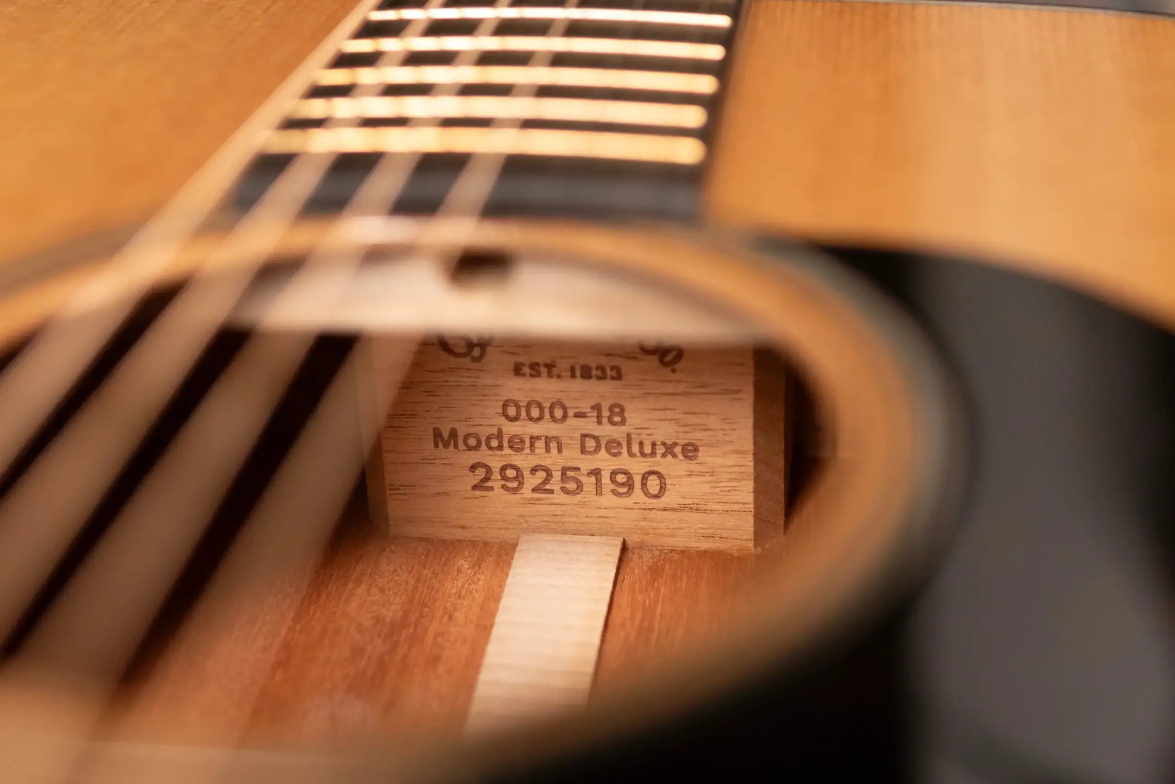 Martin 000-18 Modern Deluxe Acoustic Guitar with Hardshell Case