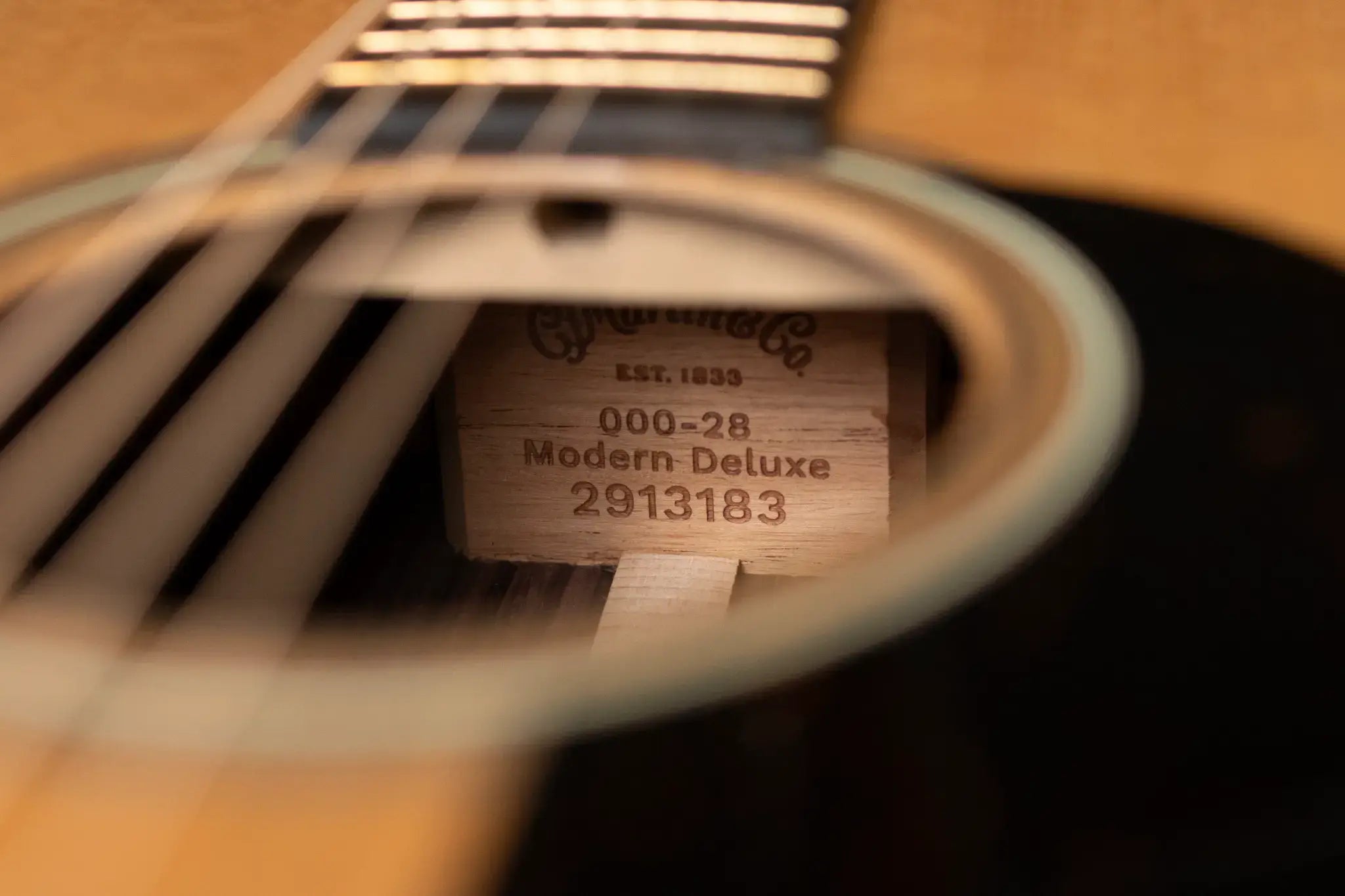 Martin 000-28 Modern Deluxe Acoustic with Hardshell Case