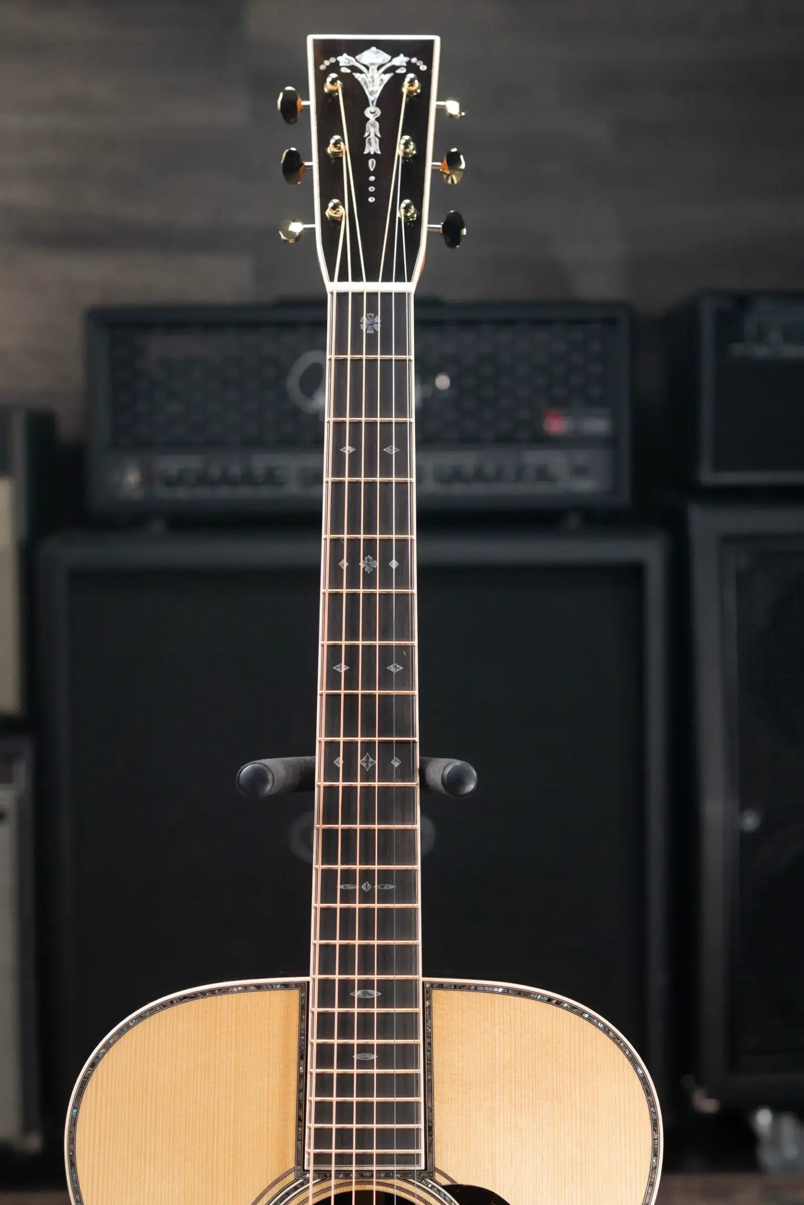 Martin 000-42 Modern Deluxe Acoustic Guitar - Natural with Hardshell Case