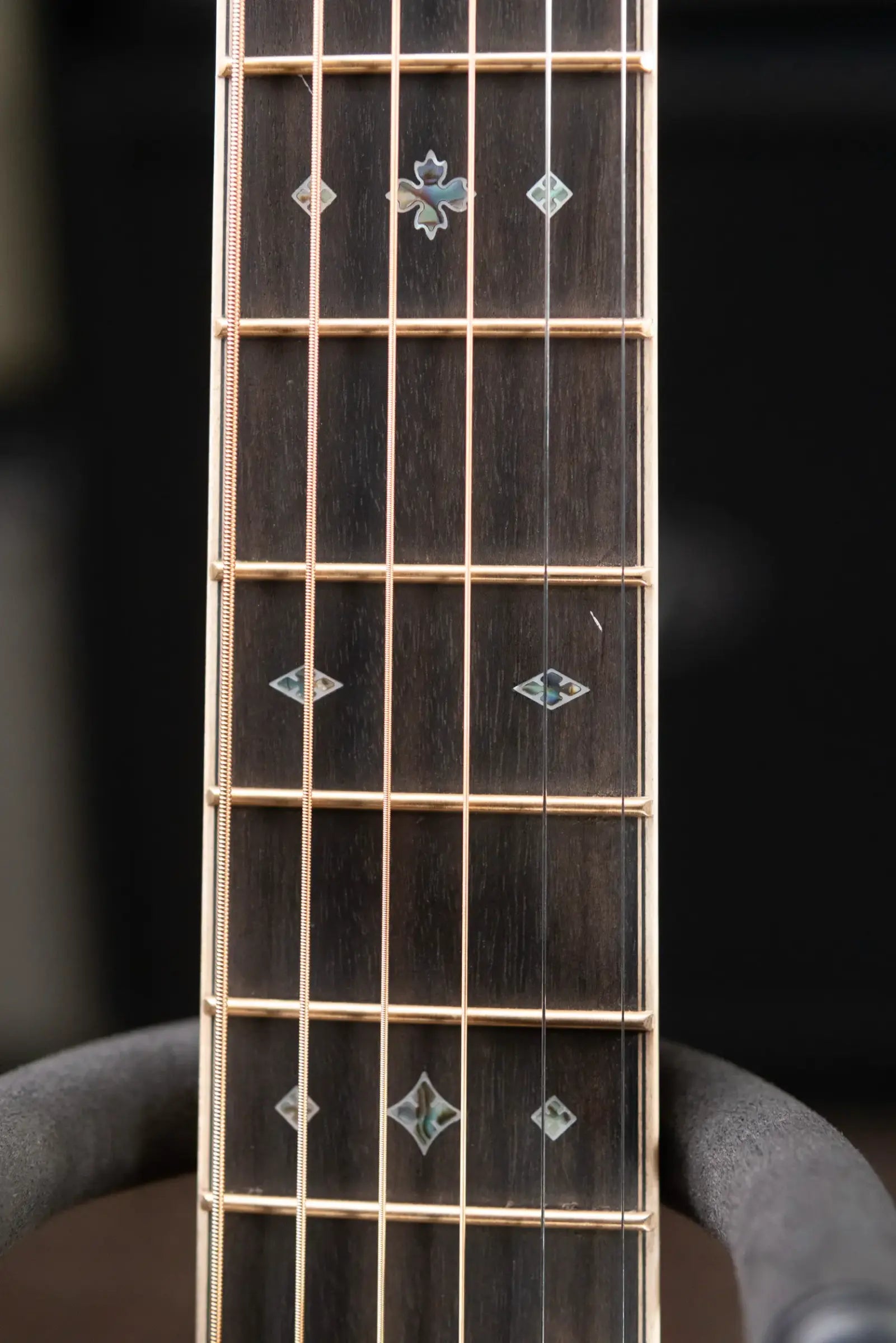 Martin 000-42 Modern Deluxe Acoustic Guitar - Natural with Hardshell Case