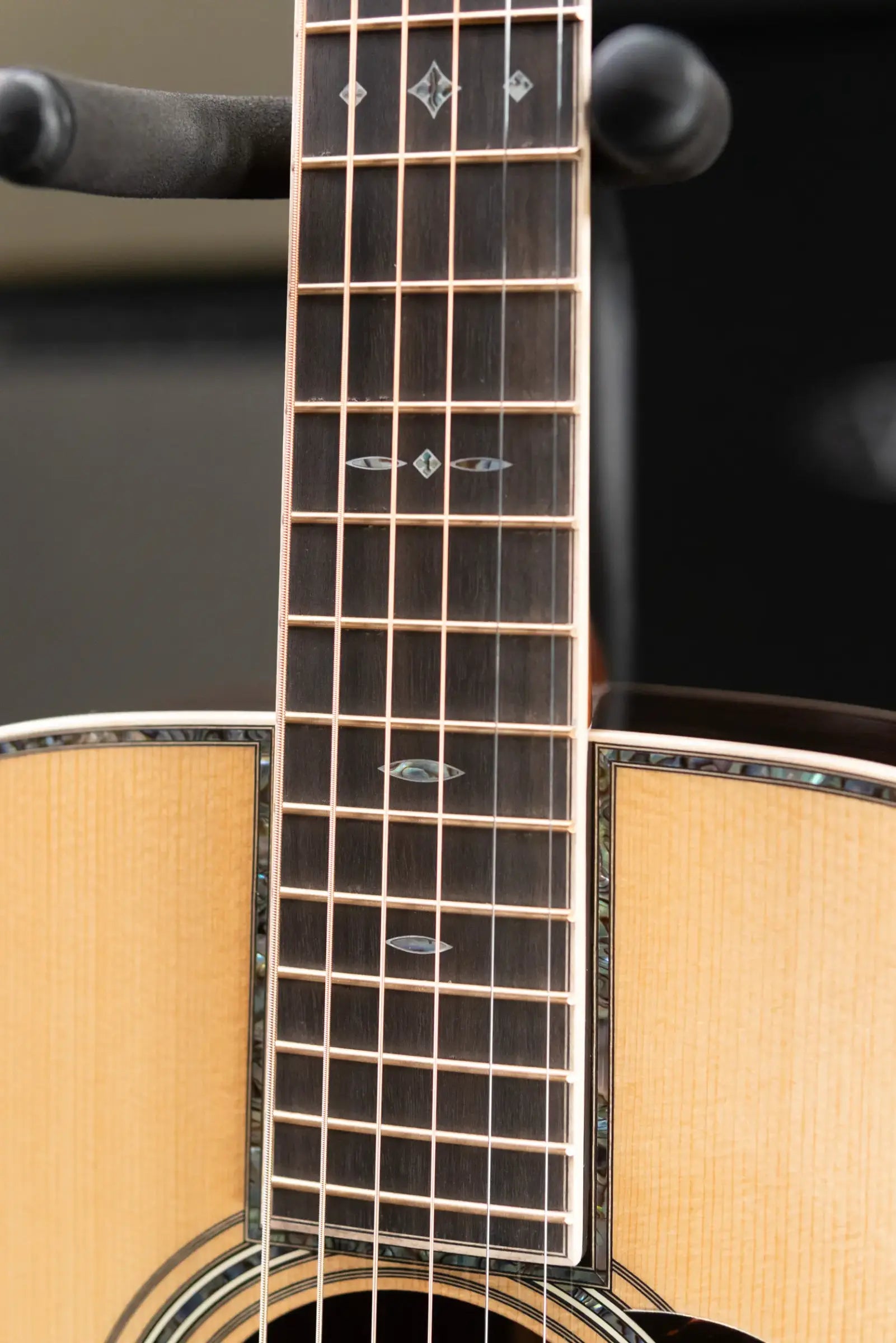 Martin 000-42 Modern Deluxe Acoustic Guitar - Natural with Hardshell Case