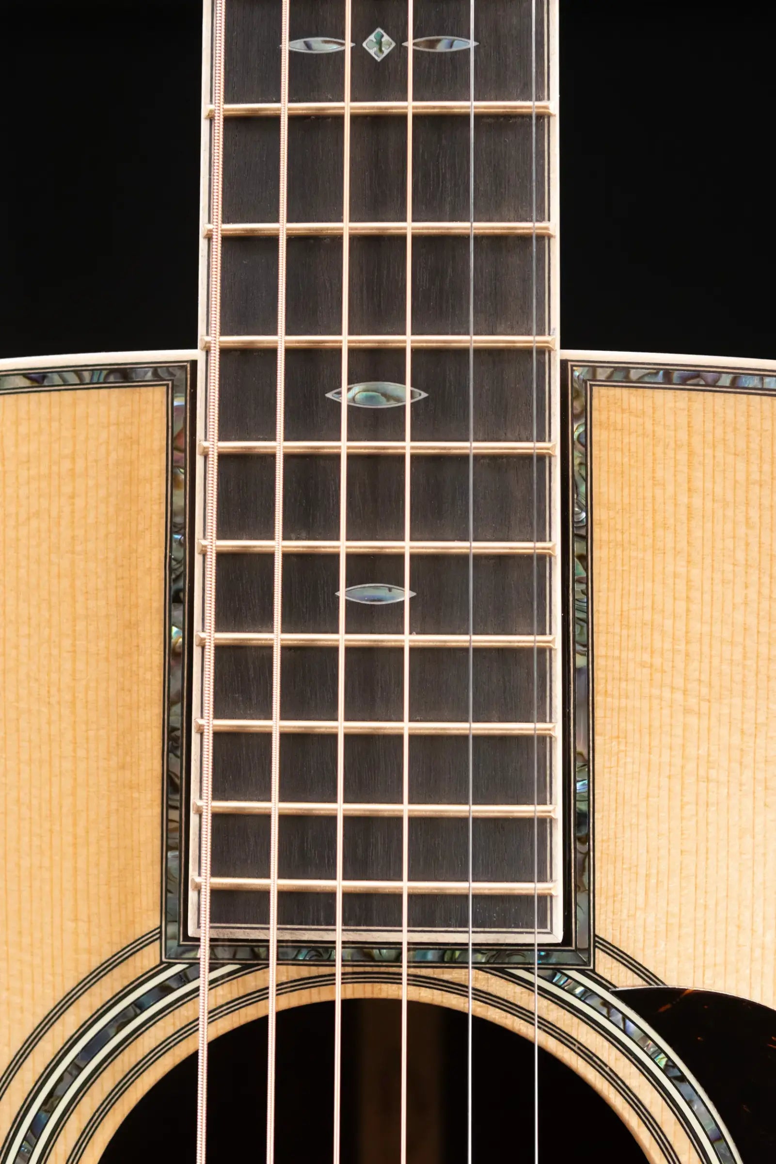 Martin 000-42 Modern Deluxe Acoustic Guitar - Natural with Hardshell Case