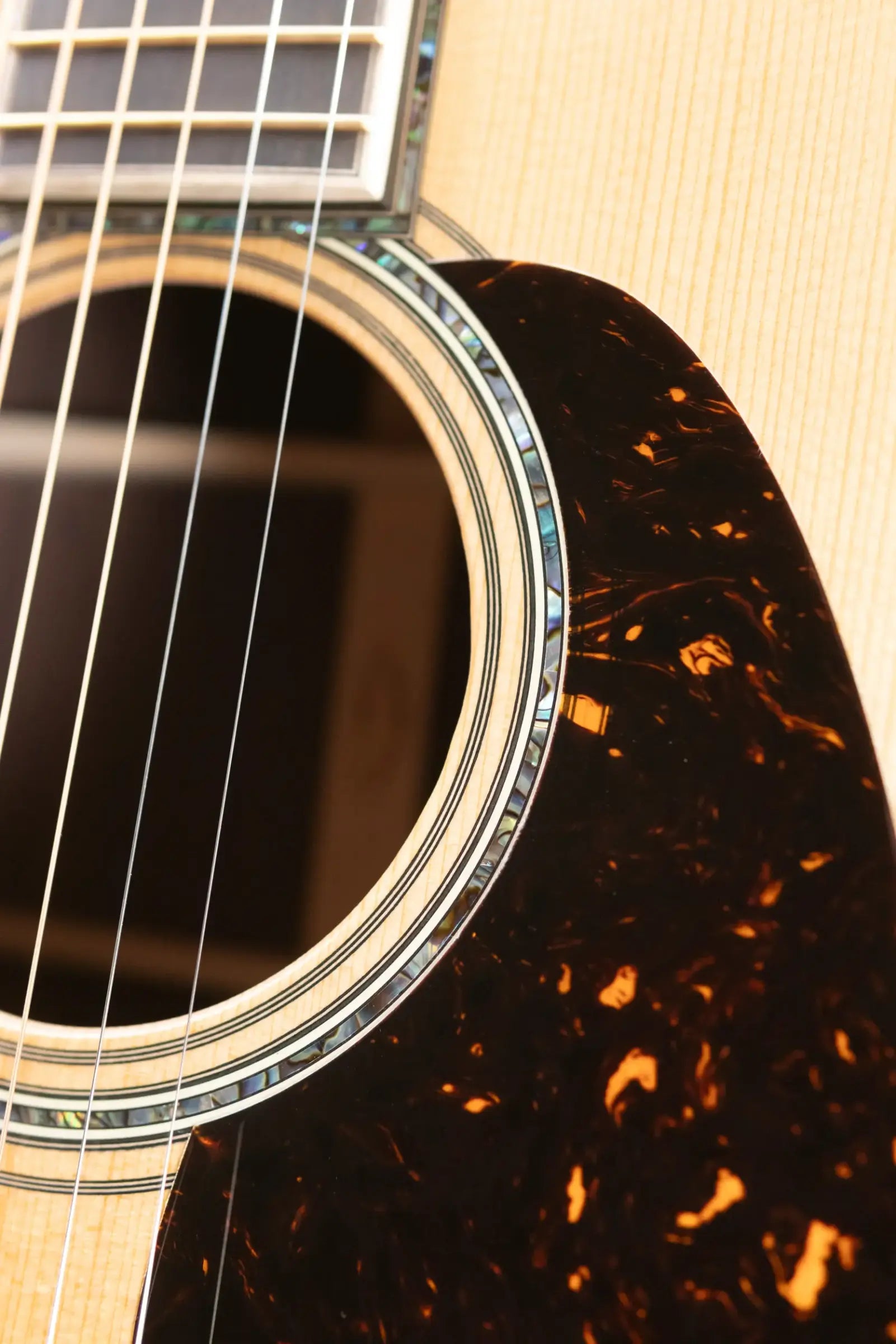 Martin 000-42 Modern Deluxe Acoustic Guitar - Natural with Hardshell Case