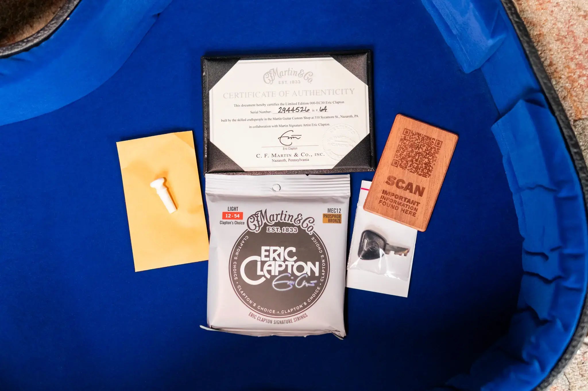 Martin 000-EC 30th Anniversary Eric Clapton Signature Acoustic Guitar with Hardshell Case