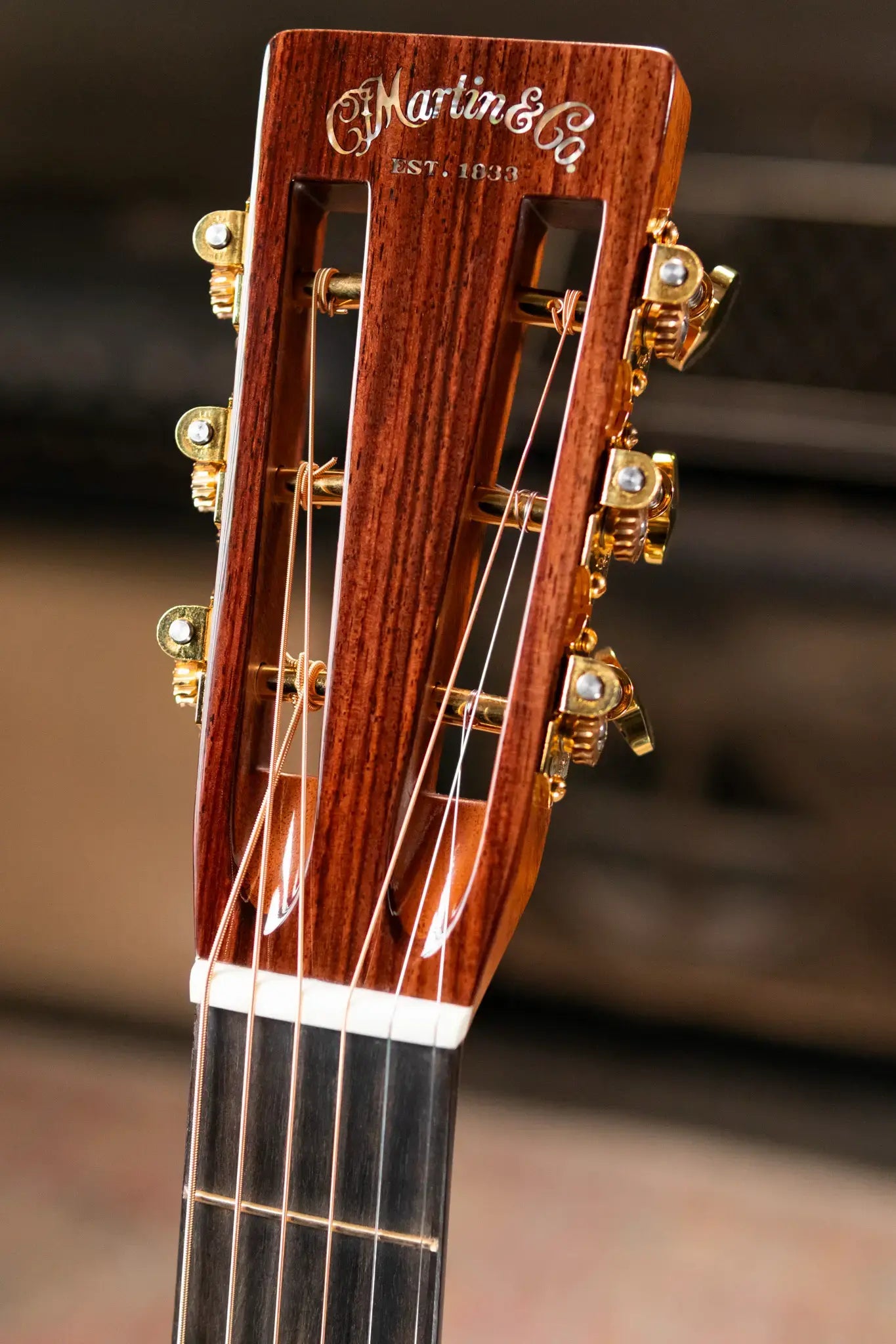 Martin 0012-28 Modern Deluxe 12-Fret Acoustic Guitar with Hardshell Case