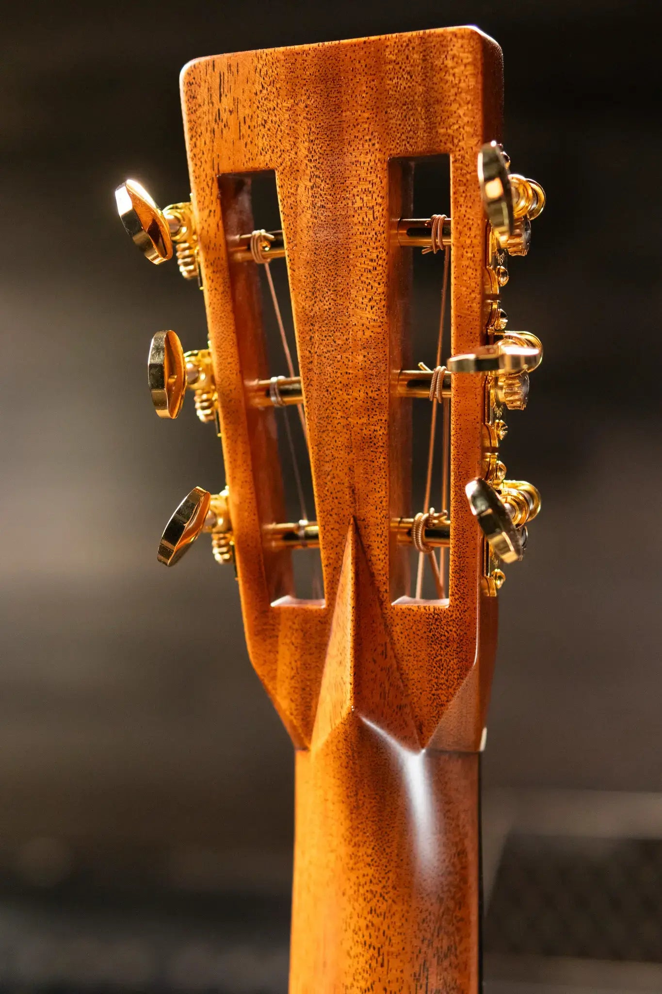 Martin 0012-28 Modern Deluxe 12-Fret Acoustic Guitar with Hardshell Case