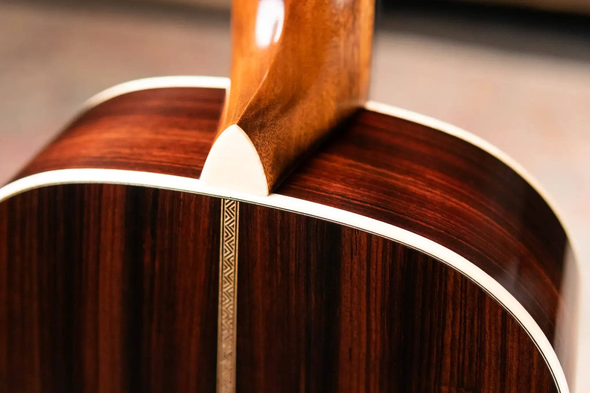 Martin 0012-28 Modern Deluxe 12-Fret Acoustic Guitar with Hardshell Case