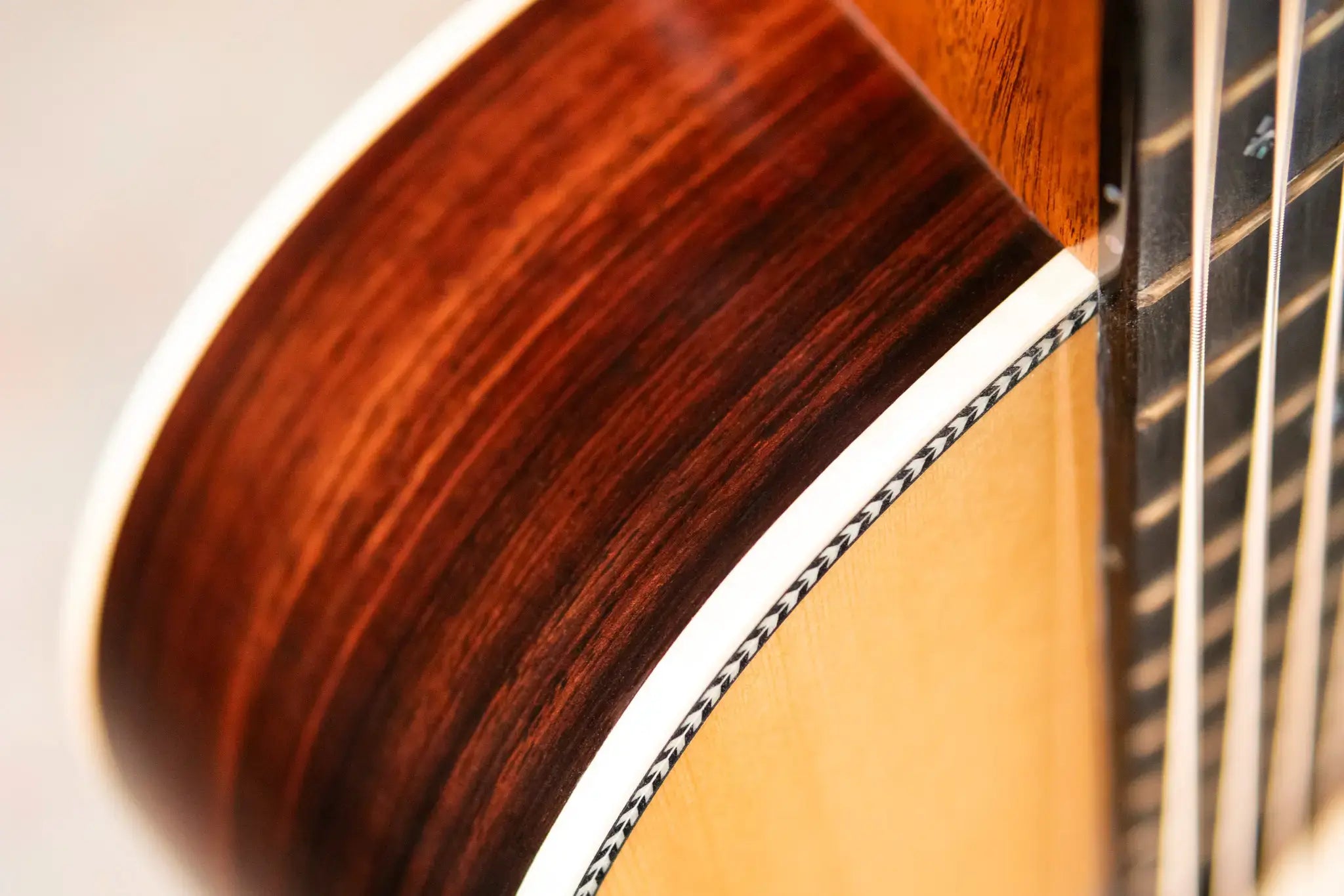 Martin 0012-28 Modern Deluxe 12-Fret Acoustic Guitar with Hardshell Case