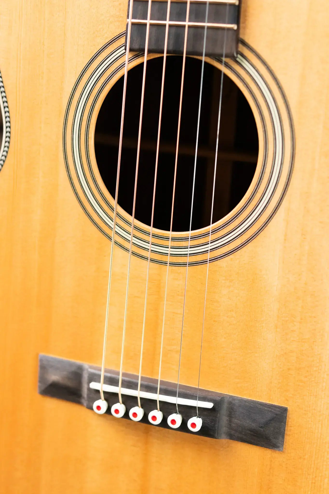 Martin 0012-28 Modern Deluxe 12-Fret Acoustic Guitar with Hardshell Case