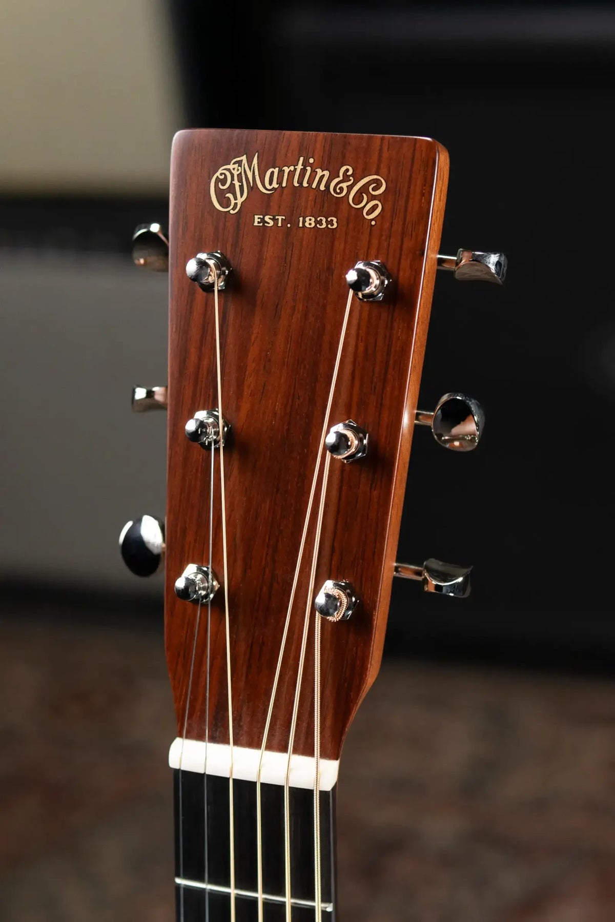 Martin 00-18 Joe Bonamassa Signature Left-Handed Acoustic Guitar - 1937 Sunburst with Hardshell Case