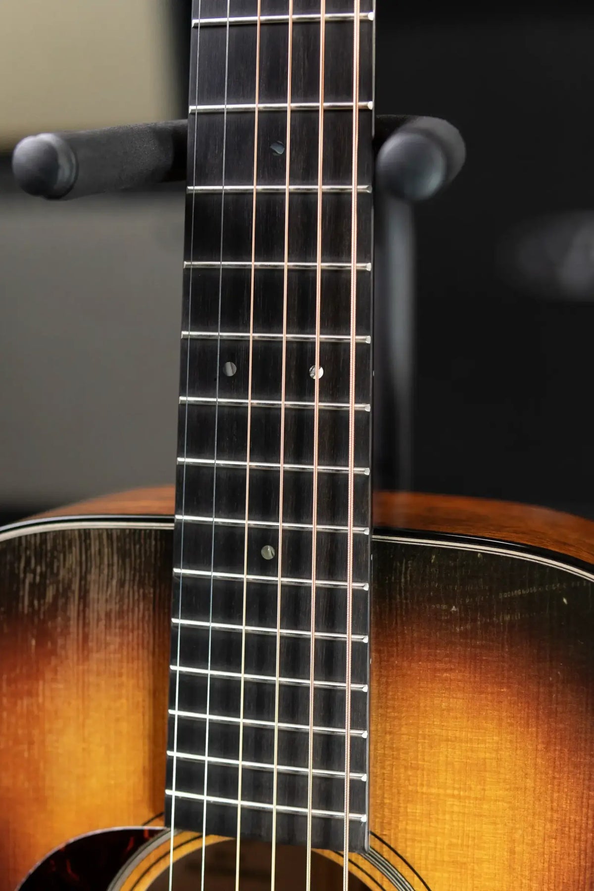 Martin 00-18 Joe Bonamassa Signature Left-Handed Acoustic Guitar - 1937 Sunburst with Hardshell Case
