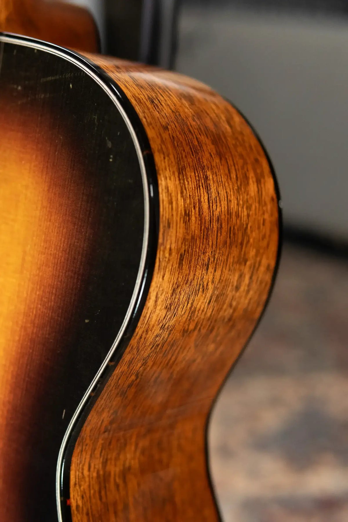 Martin 00-18 Joe Bonamassa Signature Left-Handed Acoustic Guitar - 1937 Sunburst with Hardshell Case