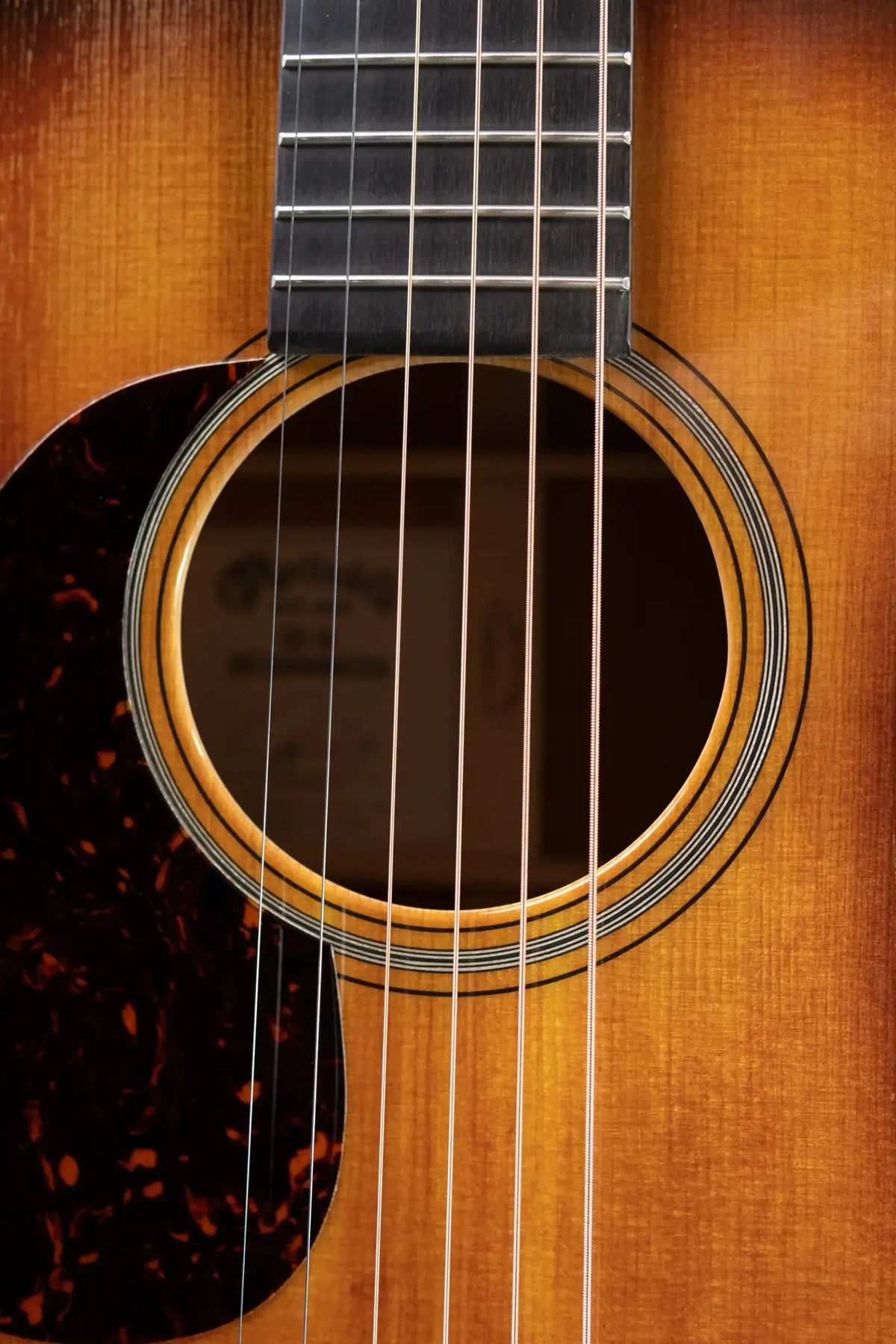 Martin 00-18 Joe Bonamassa Signature Left-Handed Acoustic Guitar - 1937 Sunburst with Hardshell Case