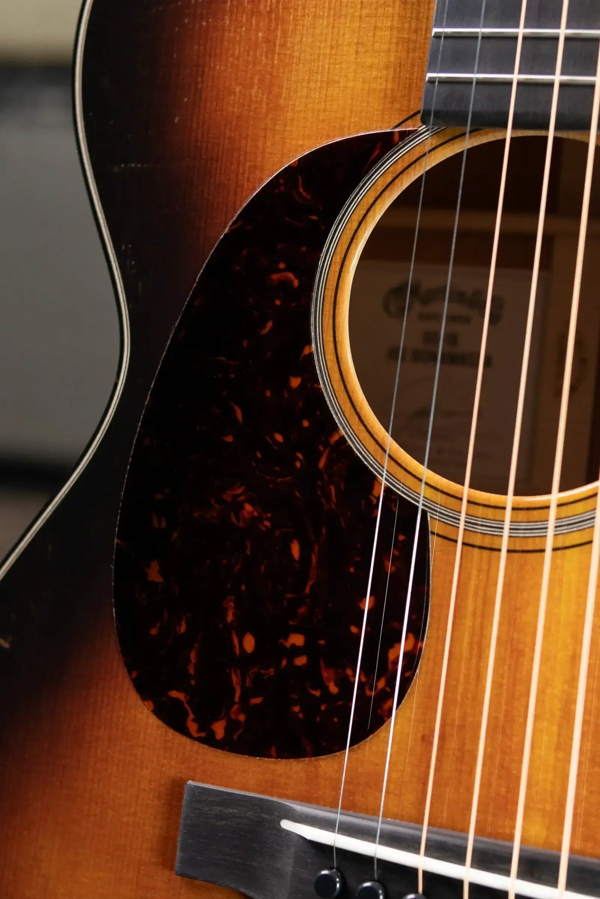 Martin 00-18 Joe Bonamassa Signature Left-Handed Acoustic Guitar - 1937 Sunburst with Hardshell Case