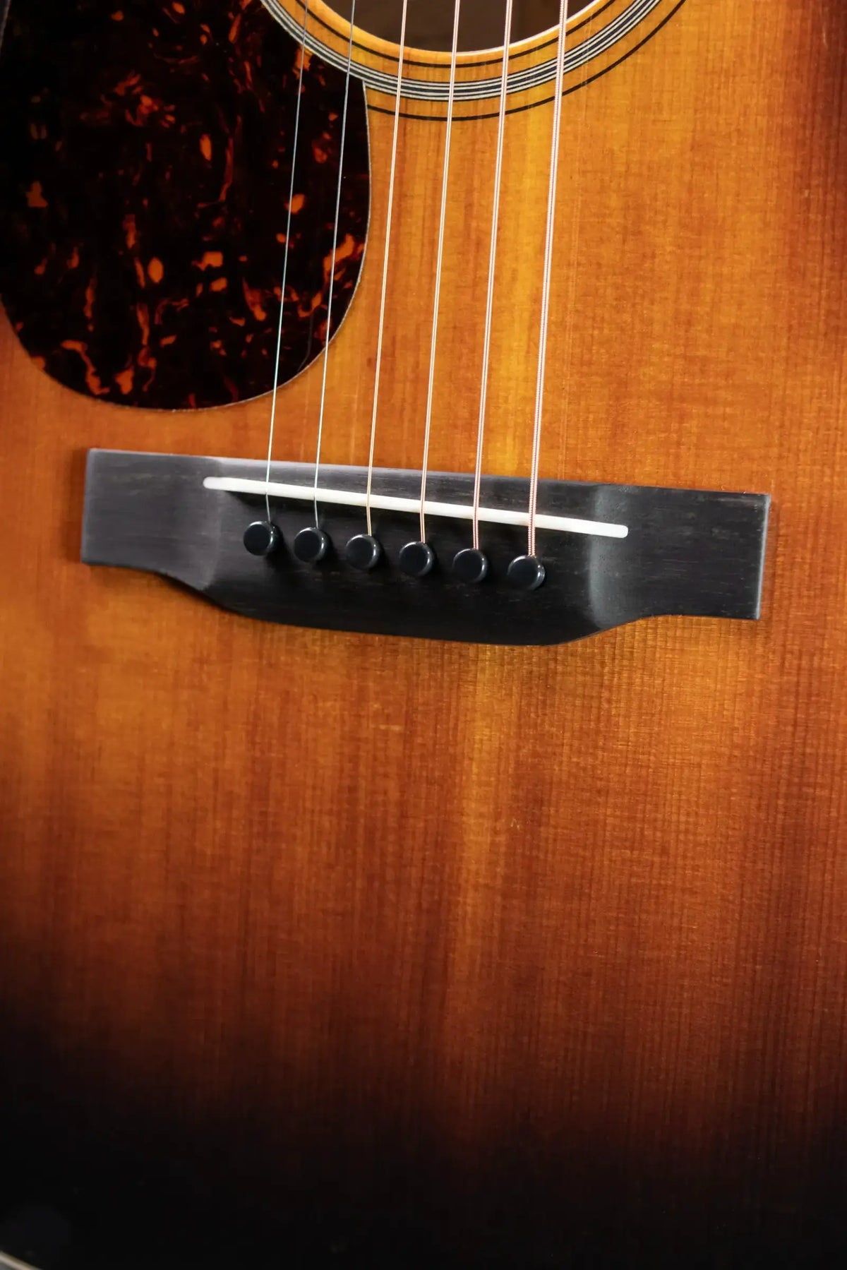Martin 00-18 Joe Bonamassa Signature Left-Handed Acoustic Guitar - 1937 Sunburst with Hardshell Case