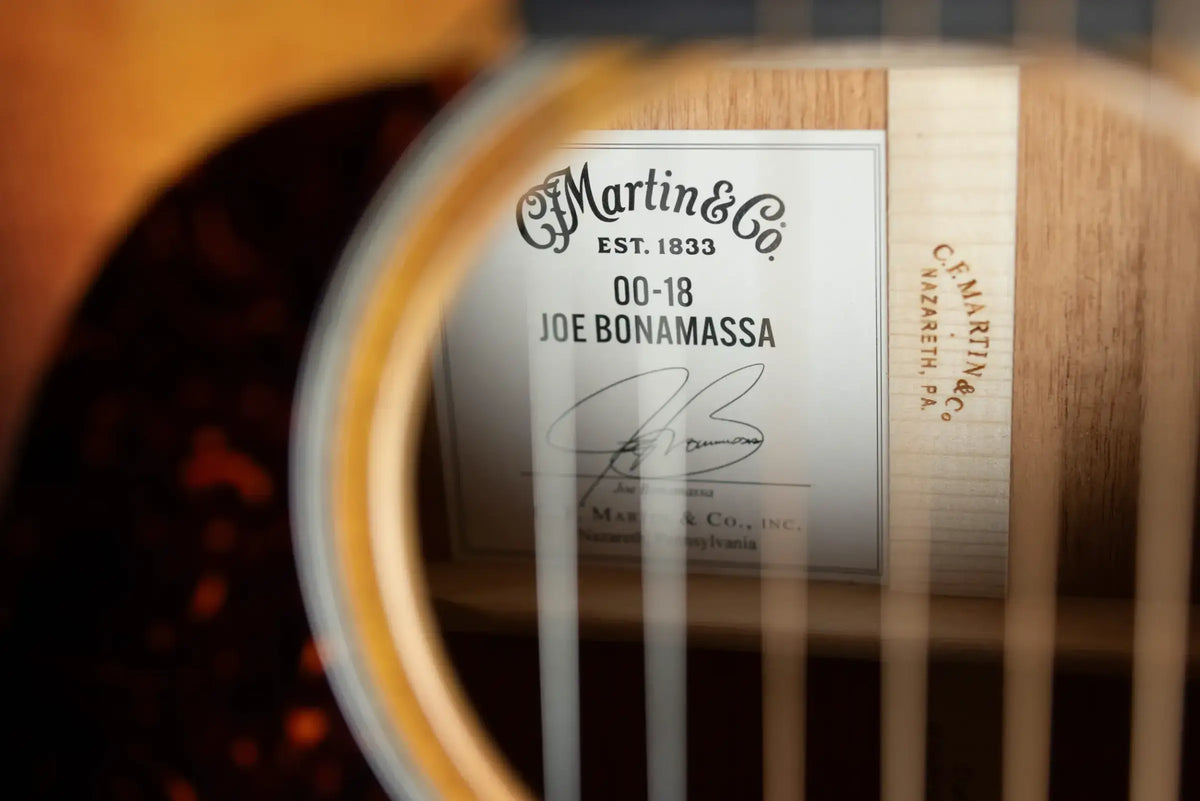 Martin 00-18 Joe Bonamassa Signature Left-Handed Acoustic Guitar - 1937 Sunburst with Hardshell Case