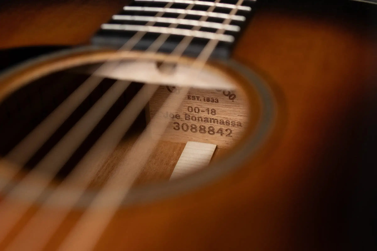 Martin 00-18 Joe Bonamassa Signature Left-Handed Acoustic Guitar - 1937 Sunburst with Hardshell Case